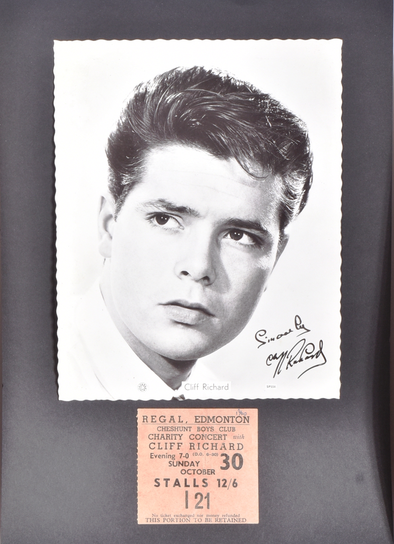 CLIFF RICHARD - COLLECTION OF VINTAGE MEMORABILIA - Image 3 of 4