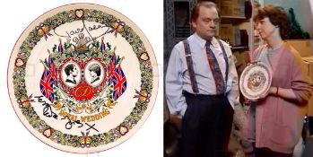 ONLY FOOLS & HORSES - DEL BOY'S CHARLES & DIANA PLATE - SIGNED