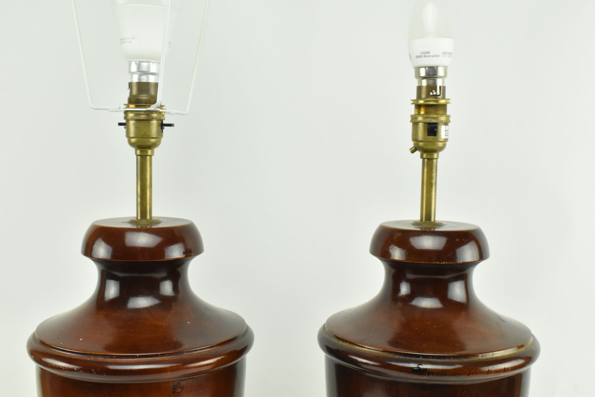 PAIR OF TURNED WOODEN DESK LAMPS IN PORTA ROMANA MANNER - Image 3 of 6