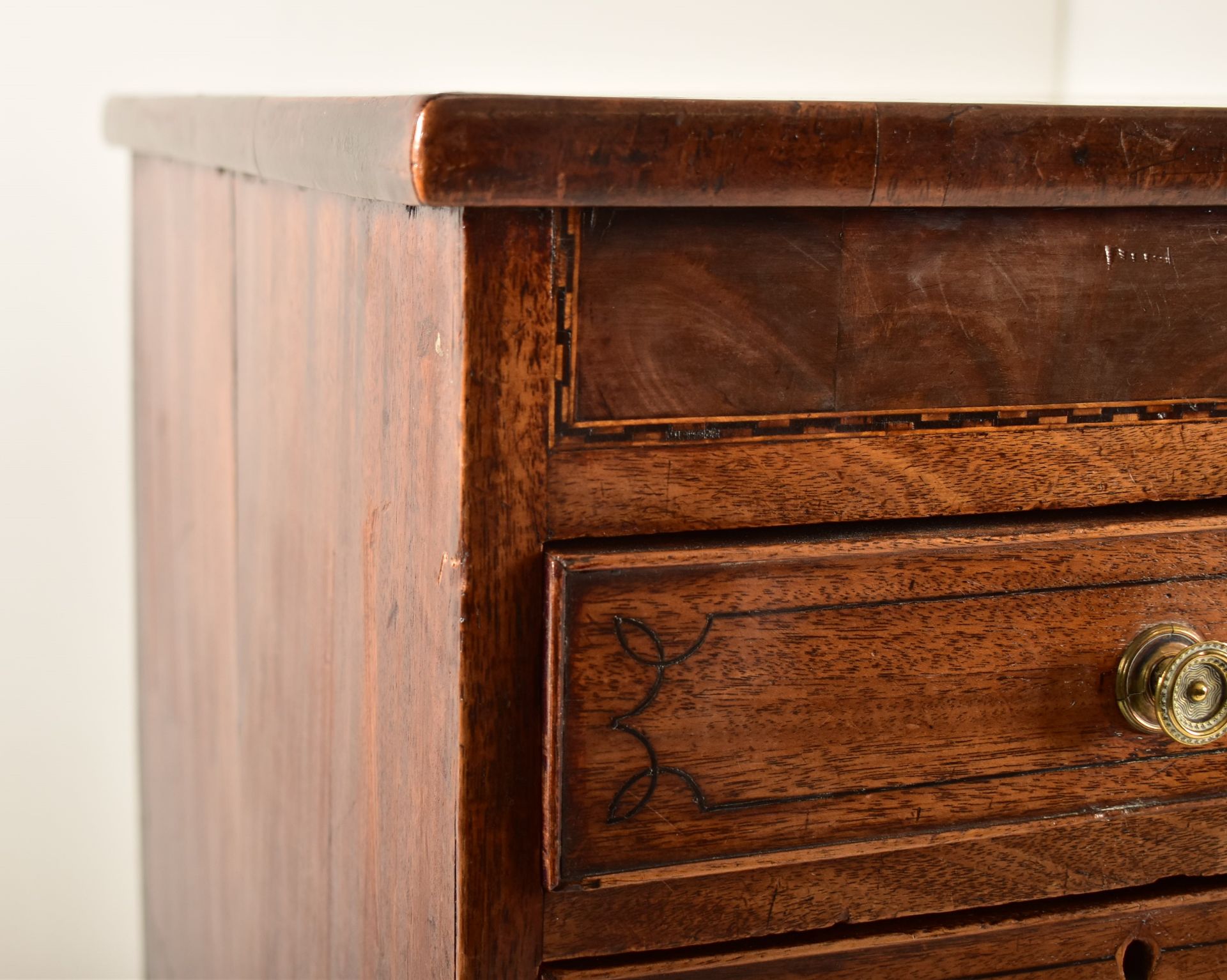 GEORGE III 19TH CENTURY MAHOGANY CHEST OF DRAWERS - Image 3 of 9