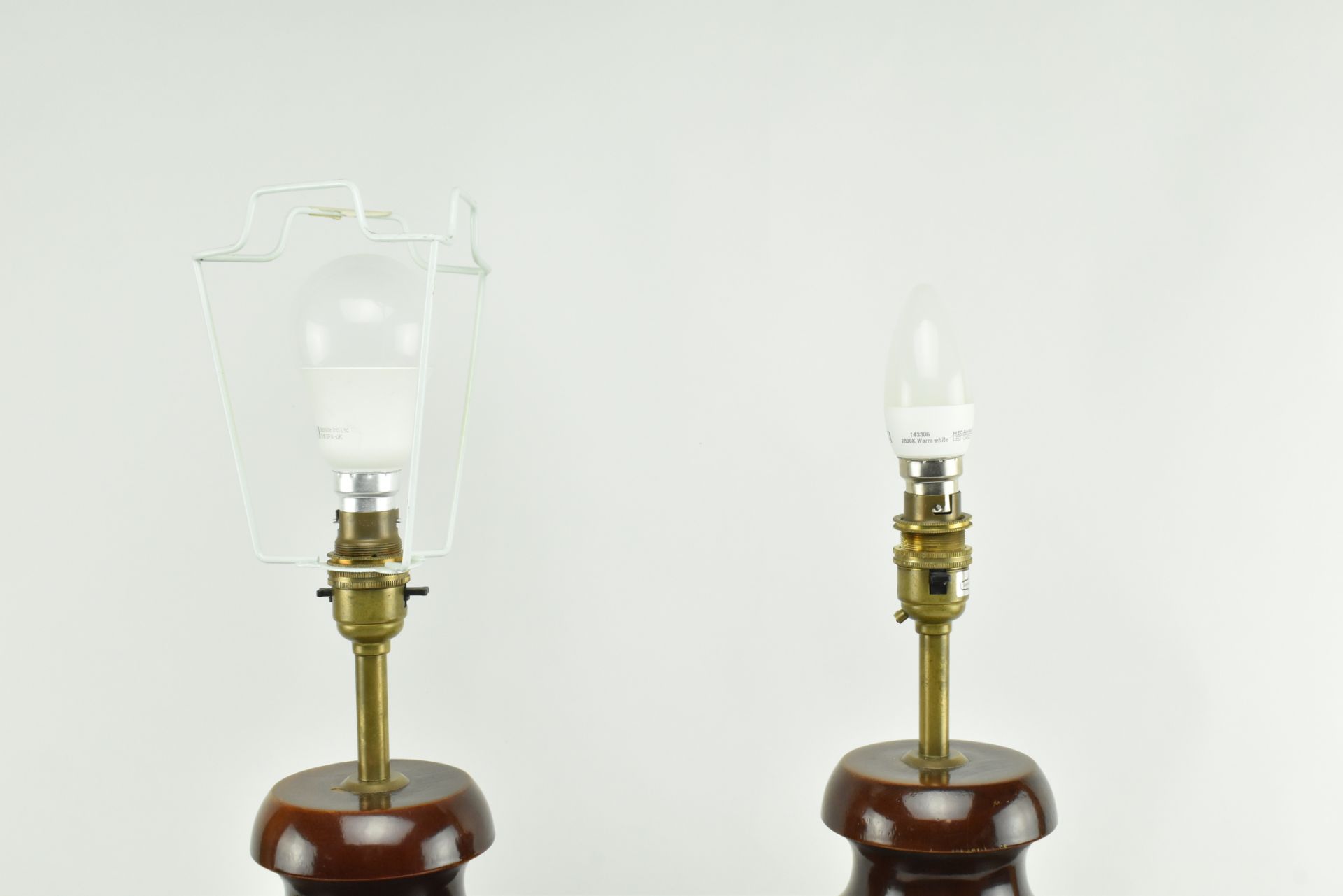 PAIR OF TURNED WOODEN DESK LAMPS IN PORTA ROMANA MANNER - Image 2 of 6