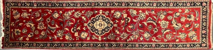 20TH CENTURY CENTRAL PERSIAN KASHAN RUNNER RUG