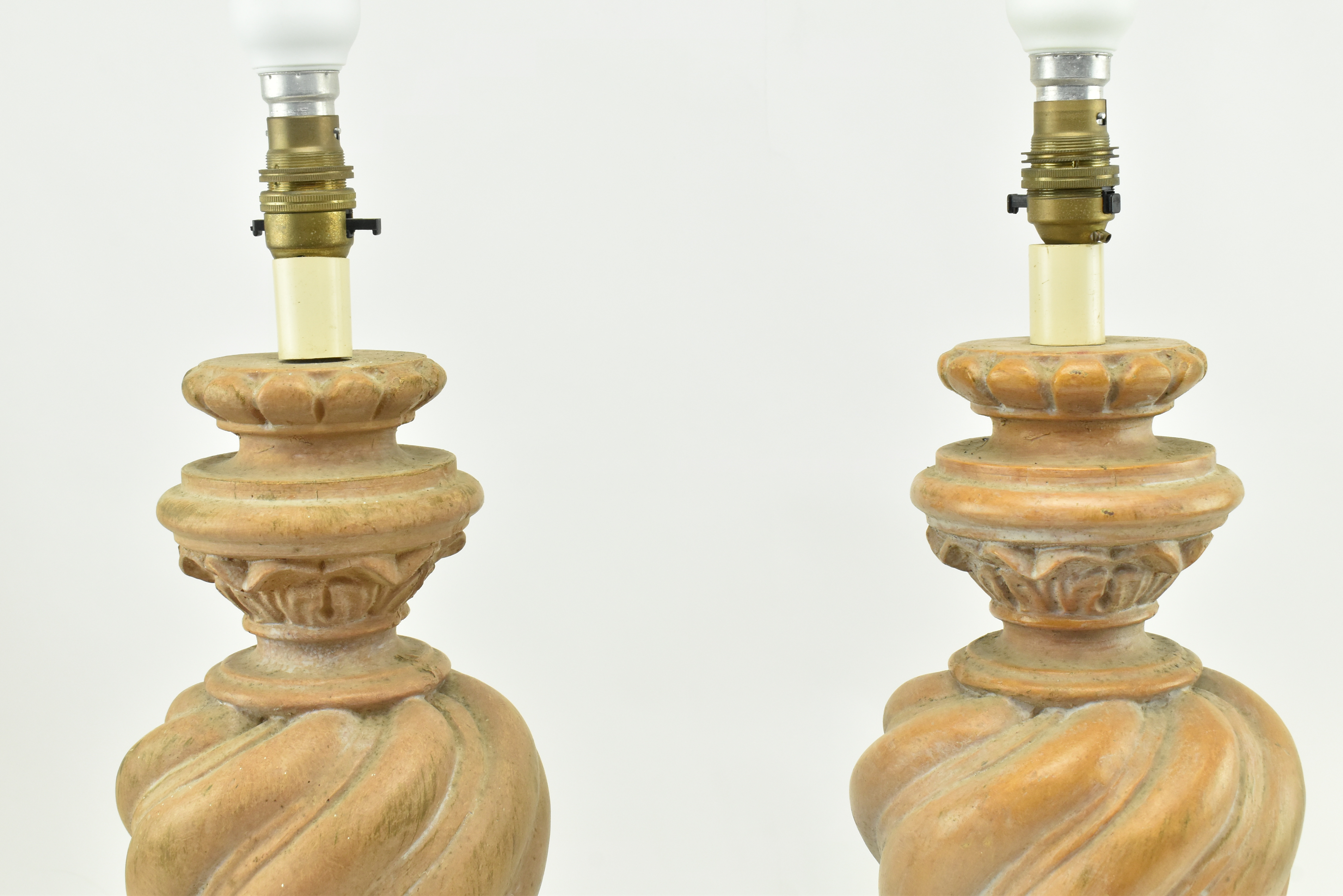 PAIR OF CLASSICAL STYLE RESIN WOODEN EFFECT DESK LAMPS - Image 3 of 6