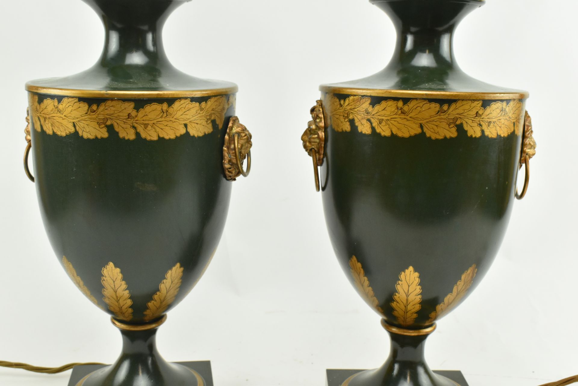 PAIR OF REGENCY STYLE TOLEWARE PAINTED URN DESK LAMPS - Image 3 of 7