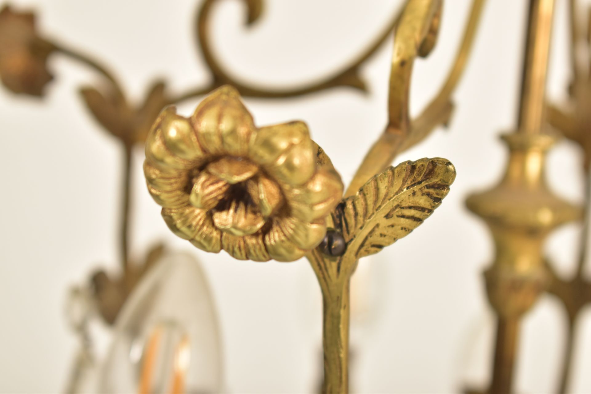 FRENCH 20TH CENTURY ORMOLU & CUT GLASS DROP CHANDELIER - Image 4 of 4