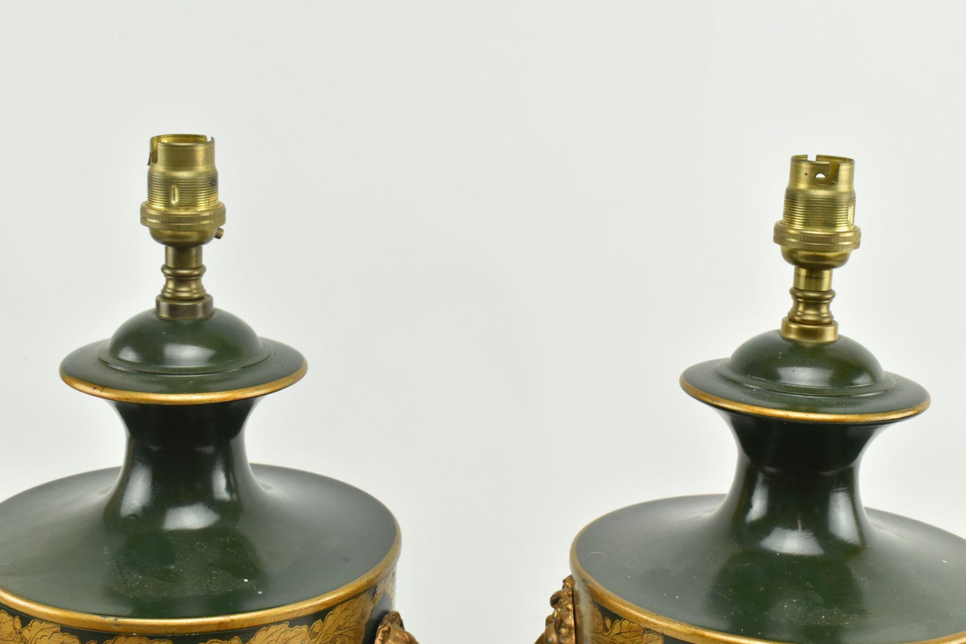 PAIR OF REGENCY STYLE TOLEWARE PAINTED URN DESK LAMPS - Image 2 of 7