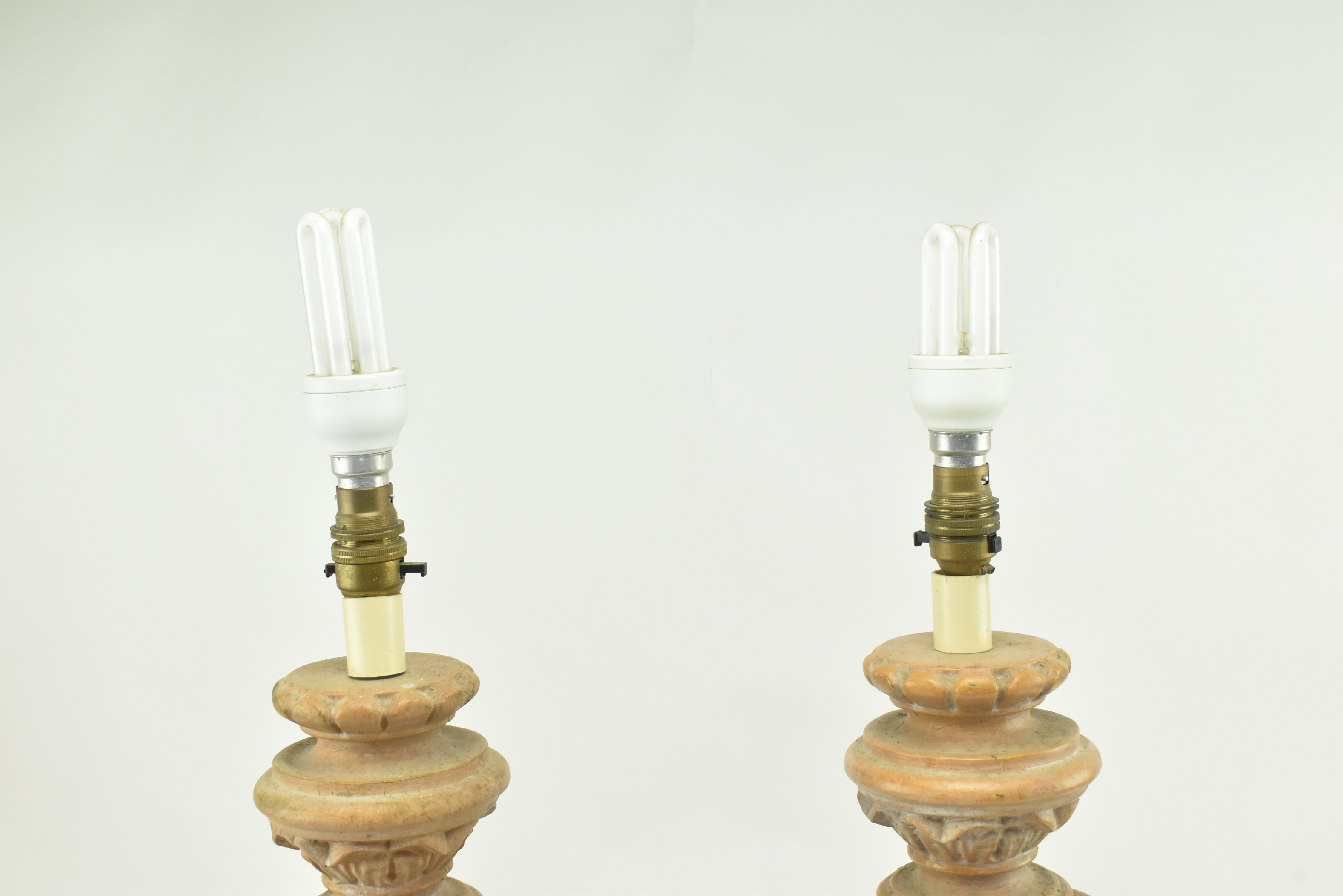 PAIR OF CLASSICAL STYLE RESIN WOODEN EFFECT DESK LAMPS - Image 2 of 6