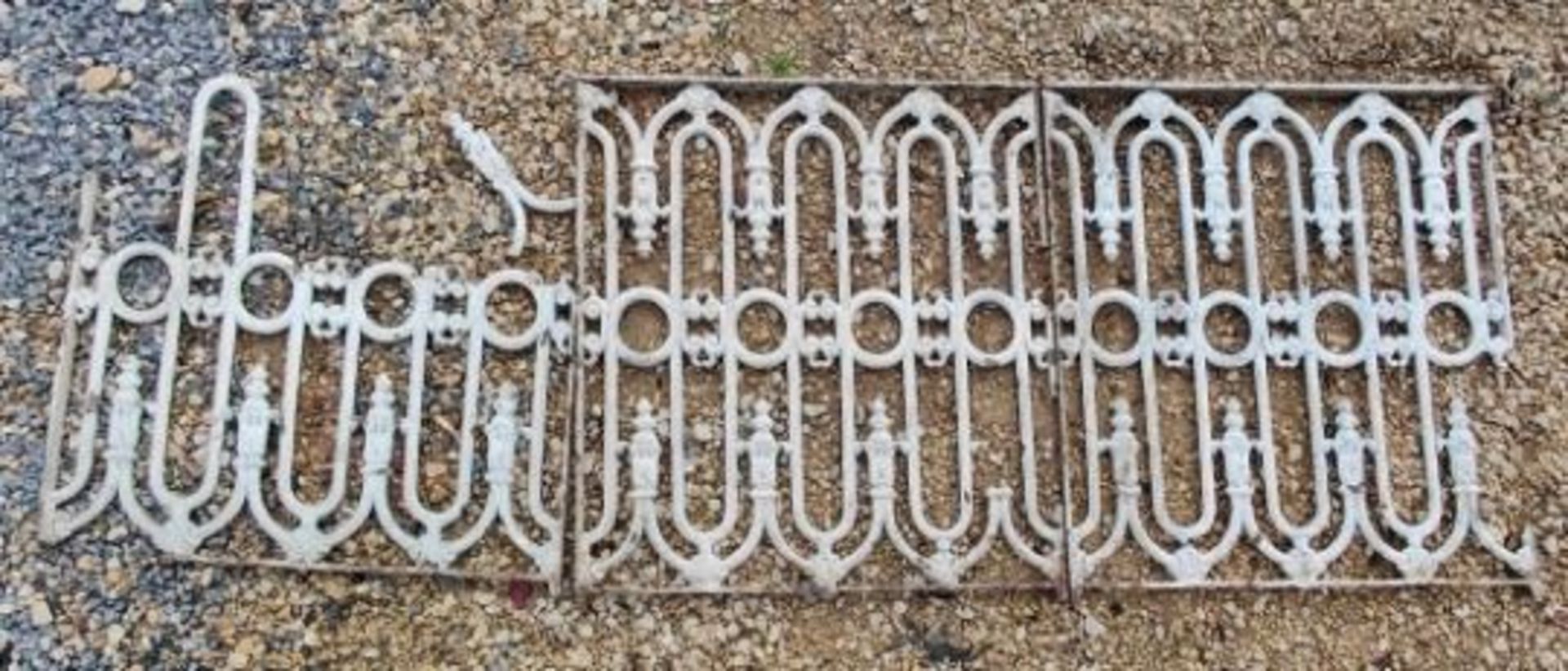 SELECTION OF 19TH CENTURY VICTORIAN CAST IRON FENCES - Image 3 of 11