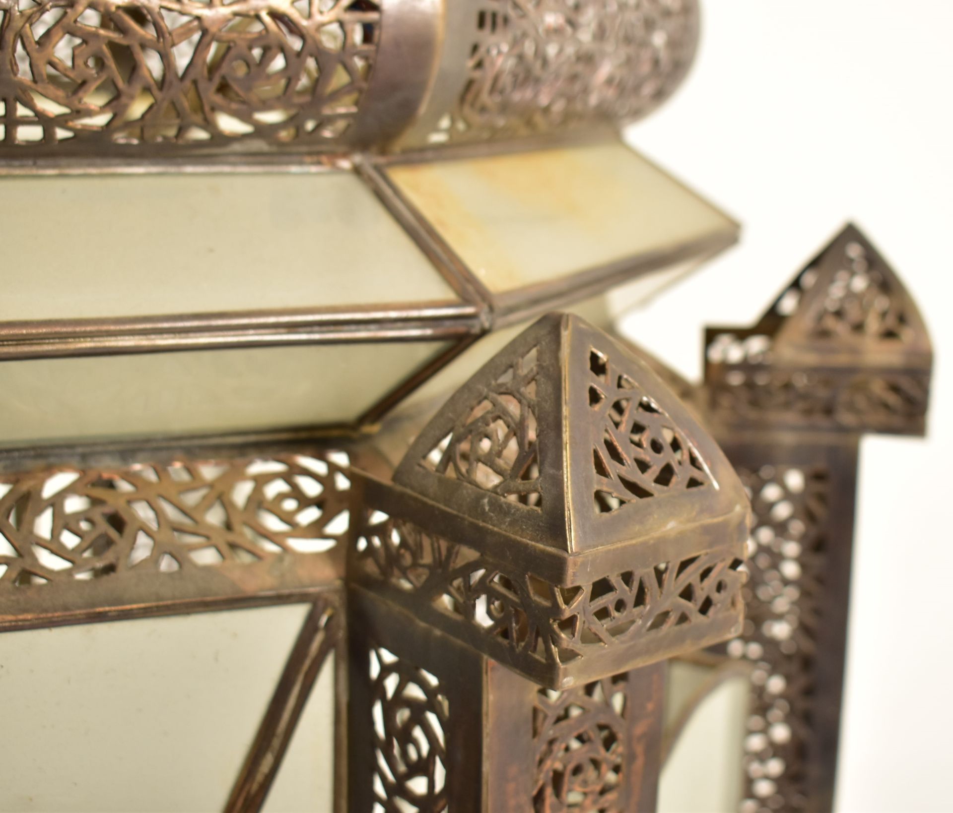 LARGE ISLAMIC INSPIRED METAL & GLAZED MOSQUE CEILING LANTERN - Image 2 of 8