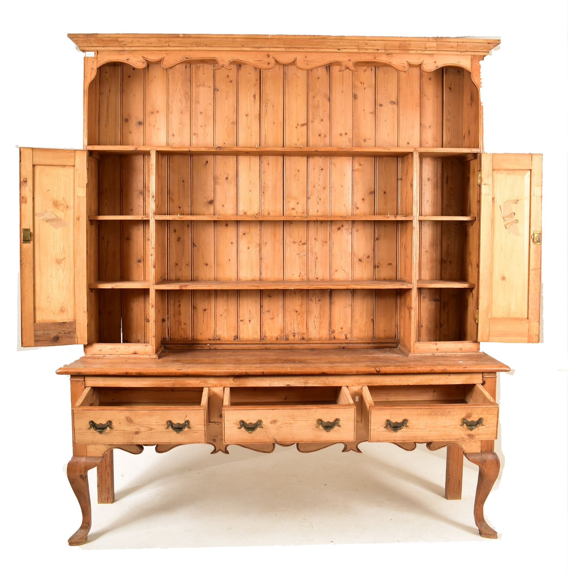 19TH CENTURY LARGE COUNTRY PINE WELSH DRESSER - Image 3 of 6