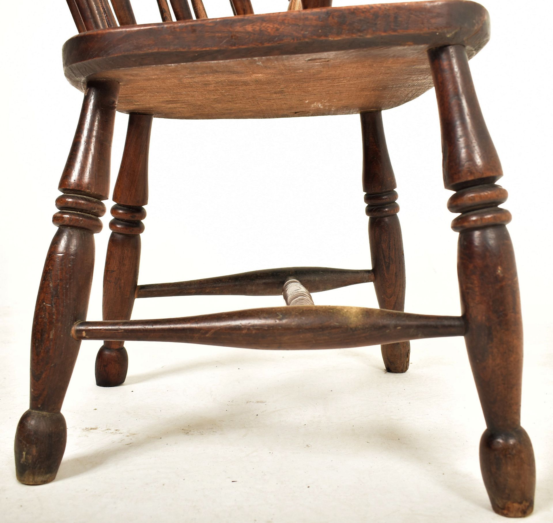 VICTORIAN 19TH CENTURY ELM COMB-BACK WINDSOR CHAIR - Image 3 of 5