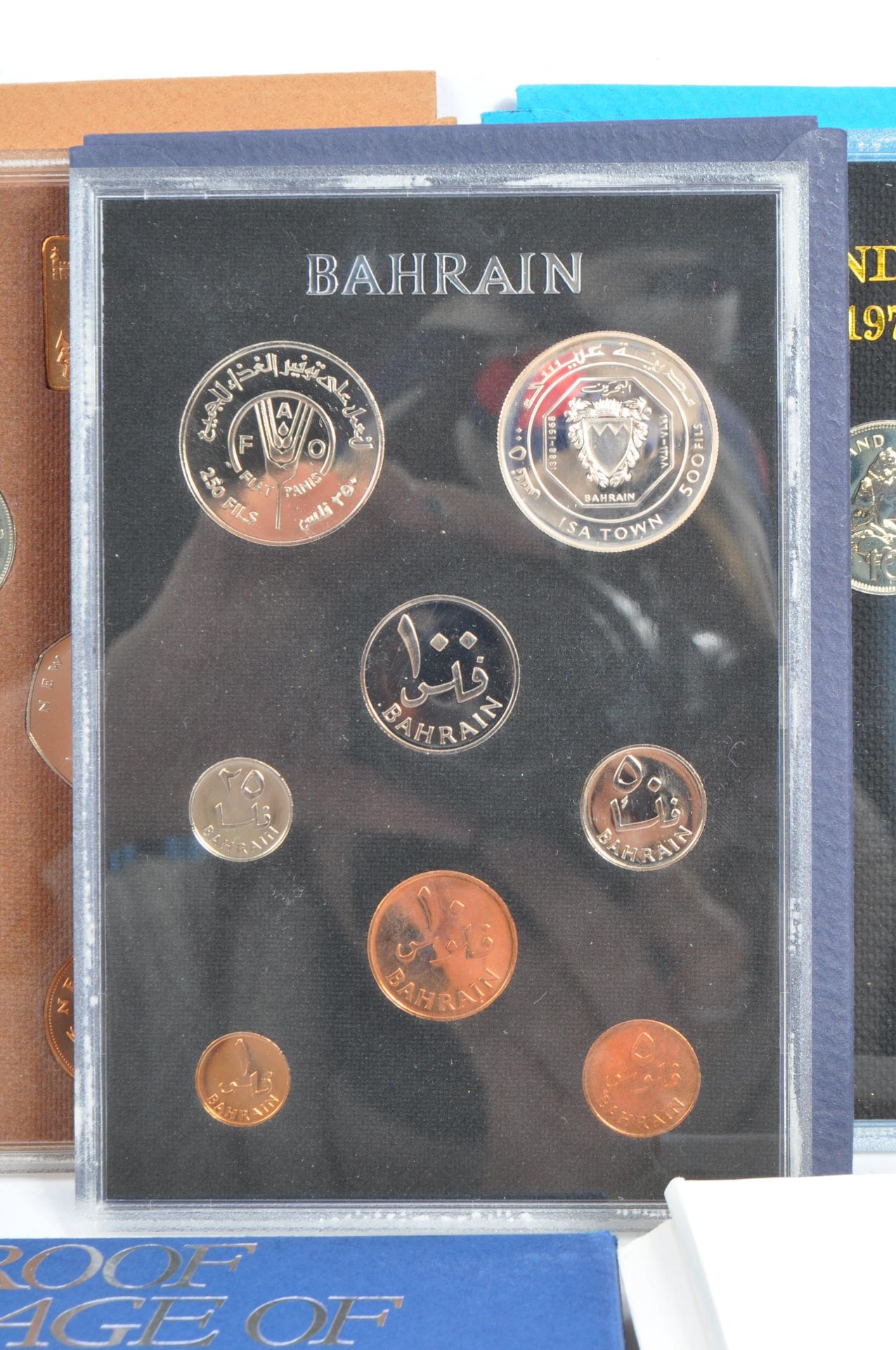 BRITISH & FOREIGN UNCIRCULATED PRESENTATION COINAGE COLLECTION - Image 6 of 9