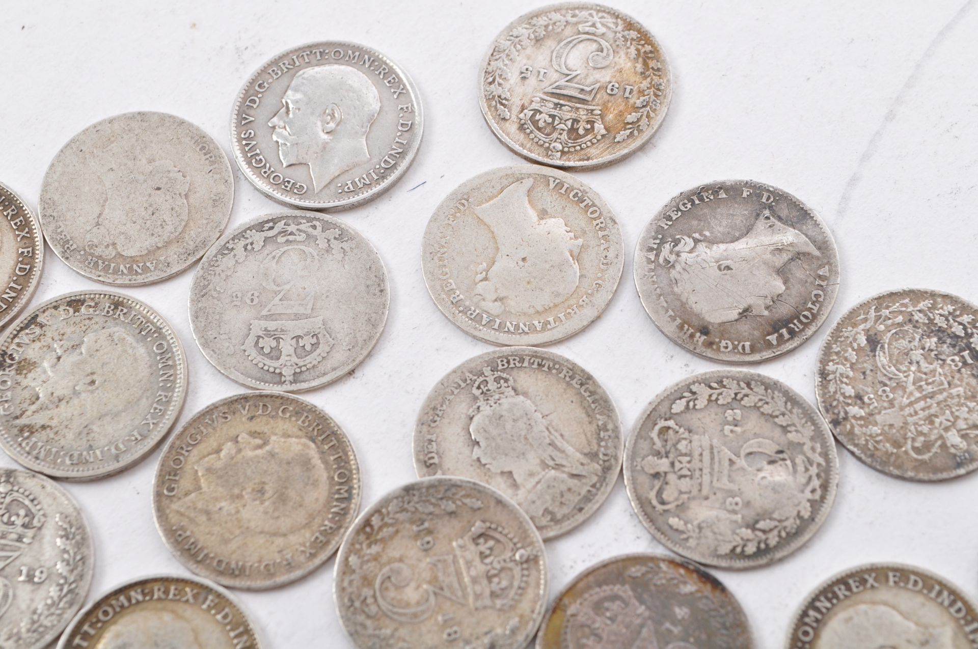 COLLECTION OF 19TH AND 20TH CENTURY SILVER THREE PENCE COINS - Image 5 of 9