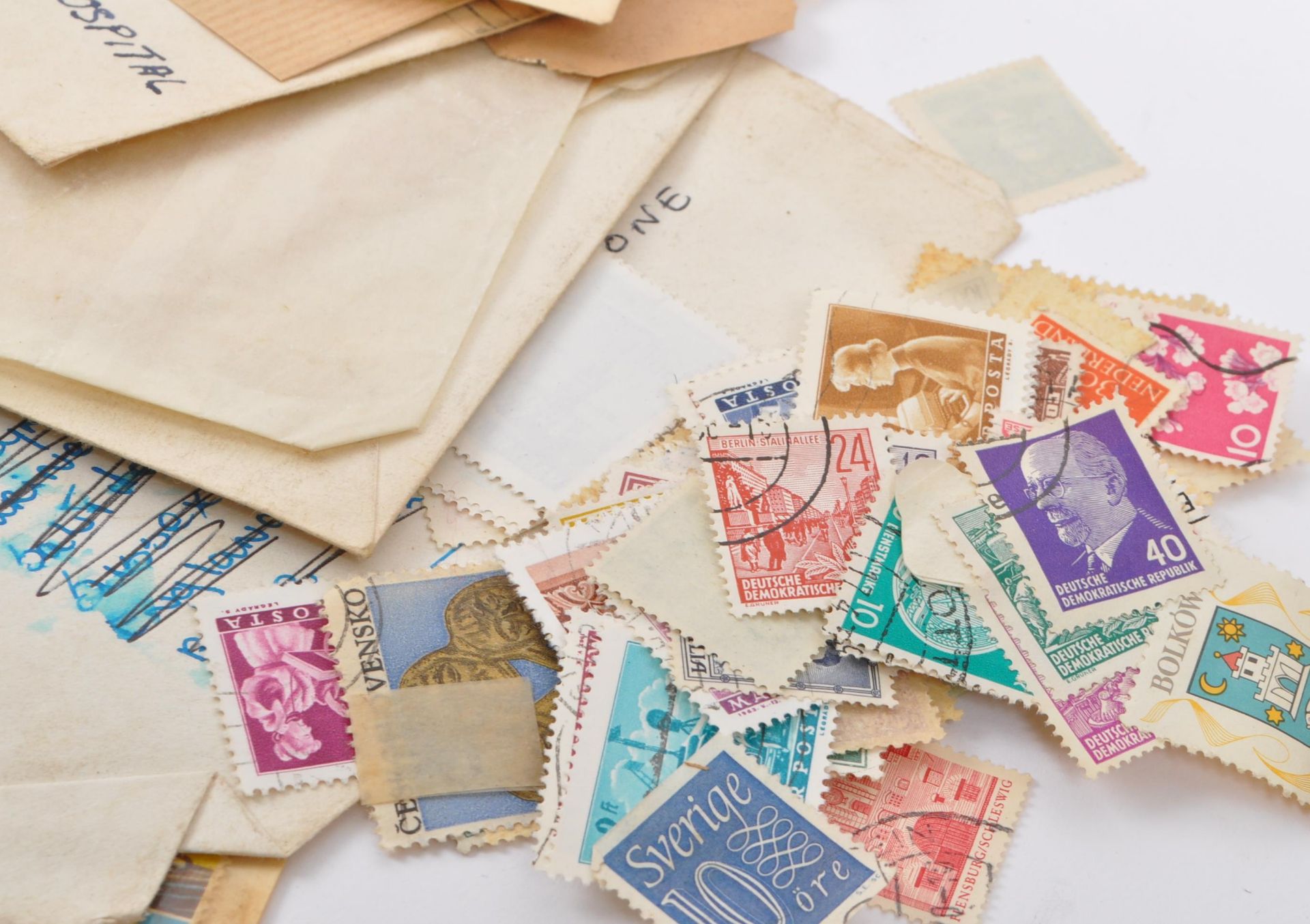LARGE COLLECTION OF 19TH AND 20TH CENTURY STAMPS - Image 7 of 9
