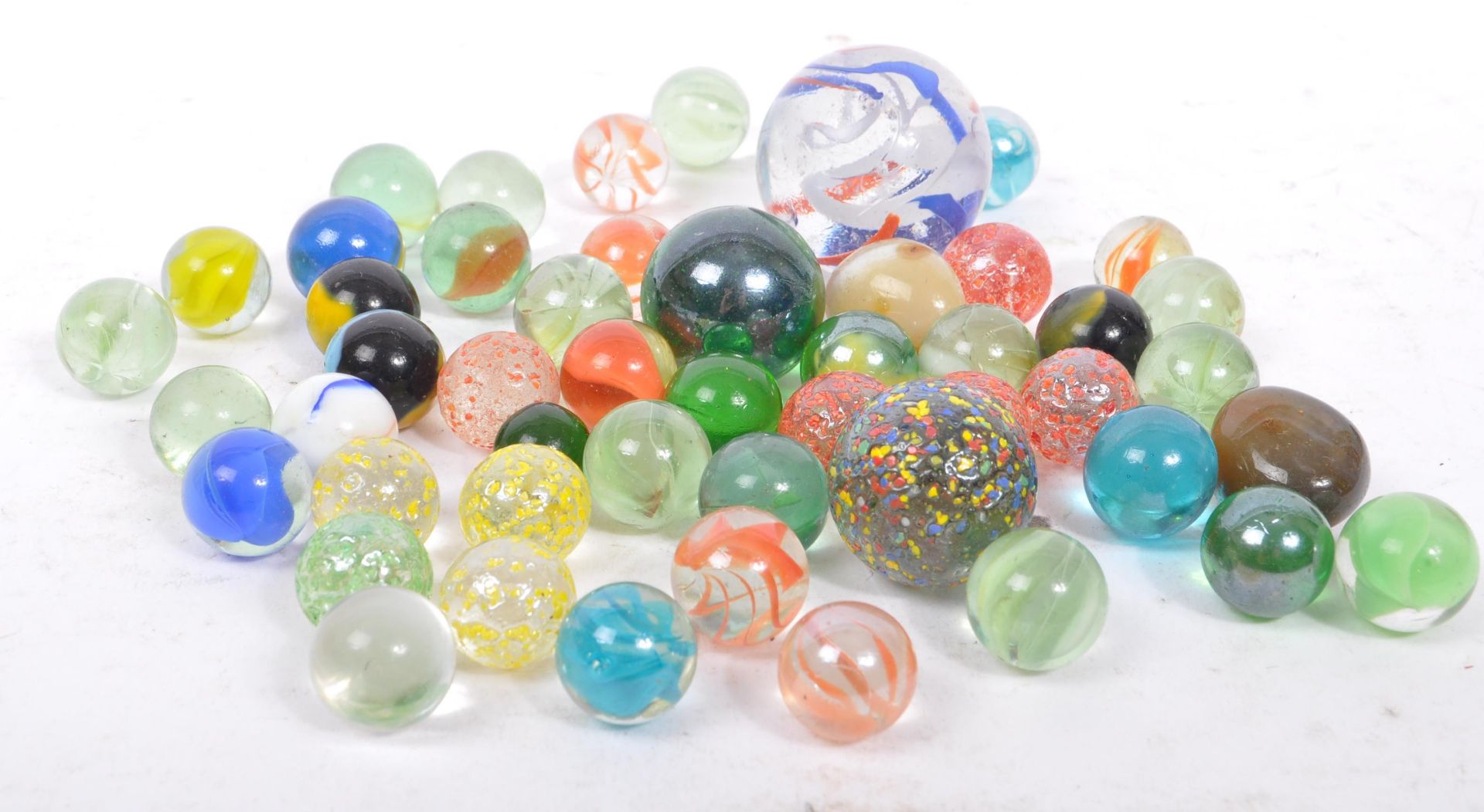 COLLECTION OF 20TH CENTURY GLASS MARBLES - Image 4 of 4