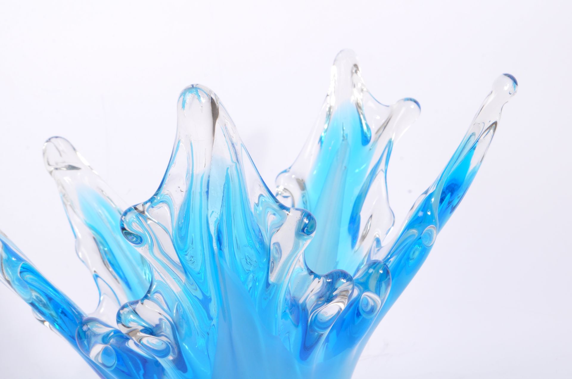 RETRO MID 20TH CENTURY BLUE STUDIO ART GLASS BOWL - Image 3 of 6