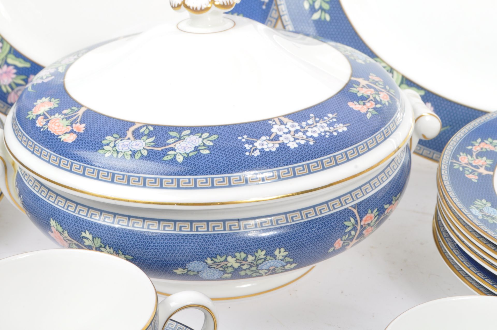 LARGE EXTENSIVE BLUE SIAM DINNER / TEA SERVICE BY WEDGWOOD - Bild 11 aus 13