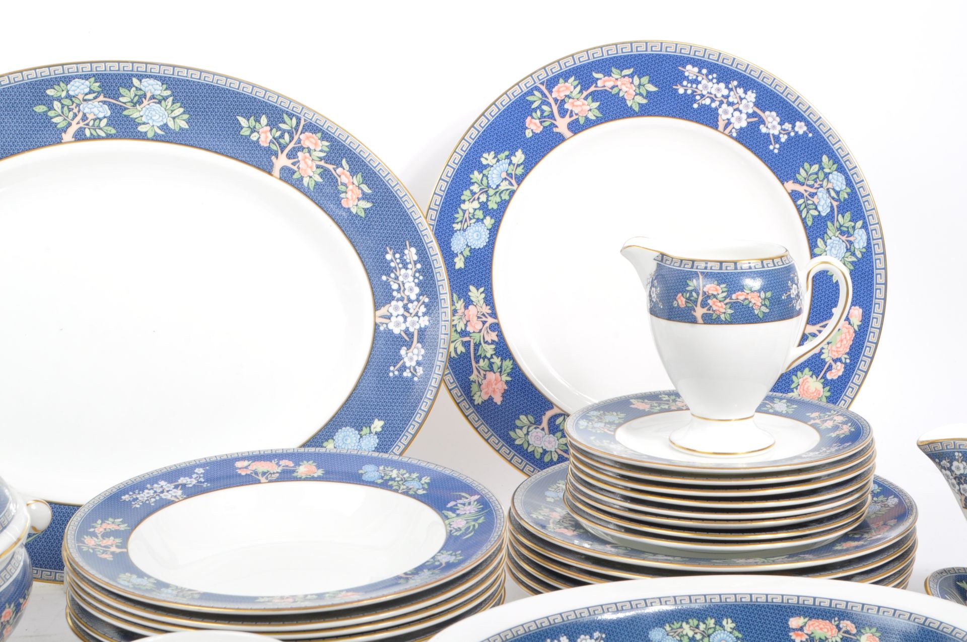 LARGE EXTENSIVE BLUE SIAM DINNER / TEA SERVICE BY WEDGWOOD - Bild 7 aus 13