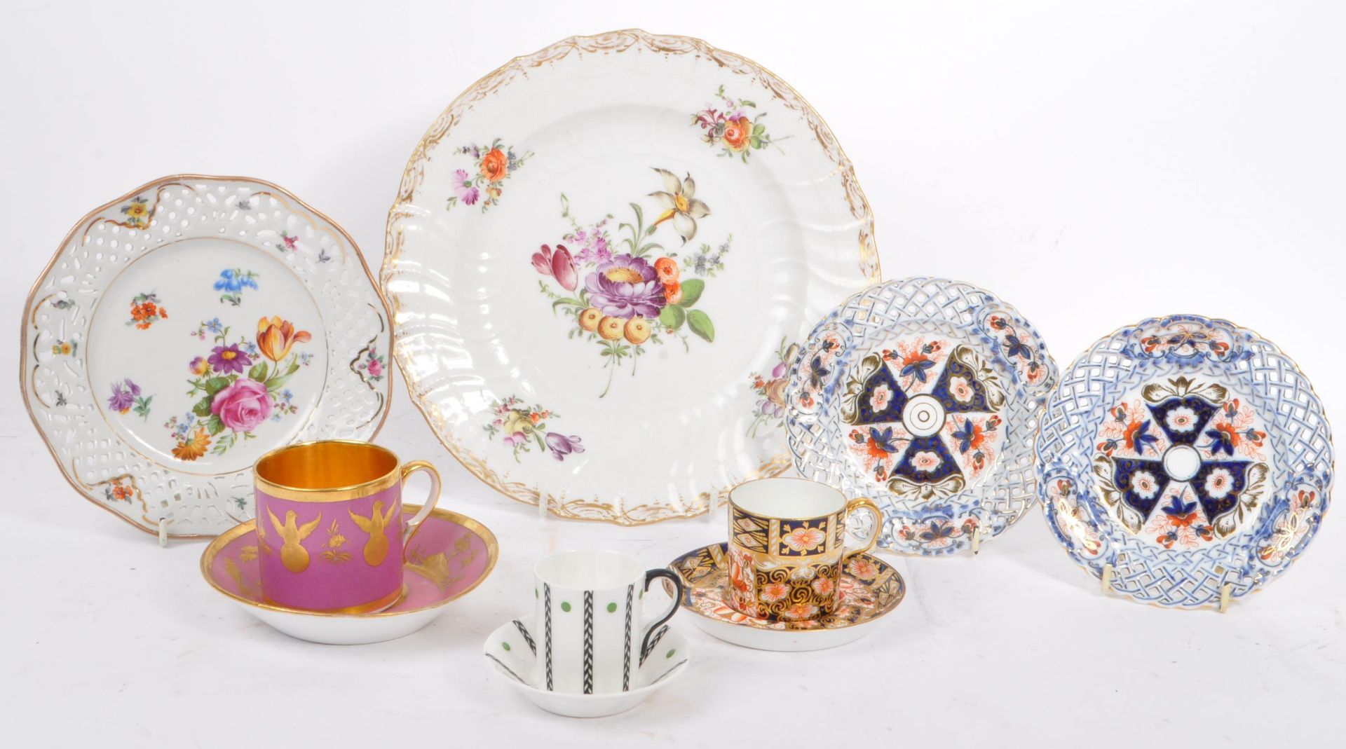 COLLECTION OF 20TH CENTURY CHINA TEA CUPS & PLATES