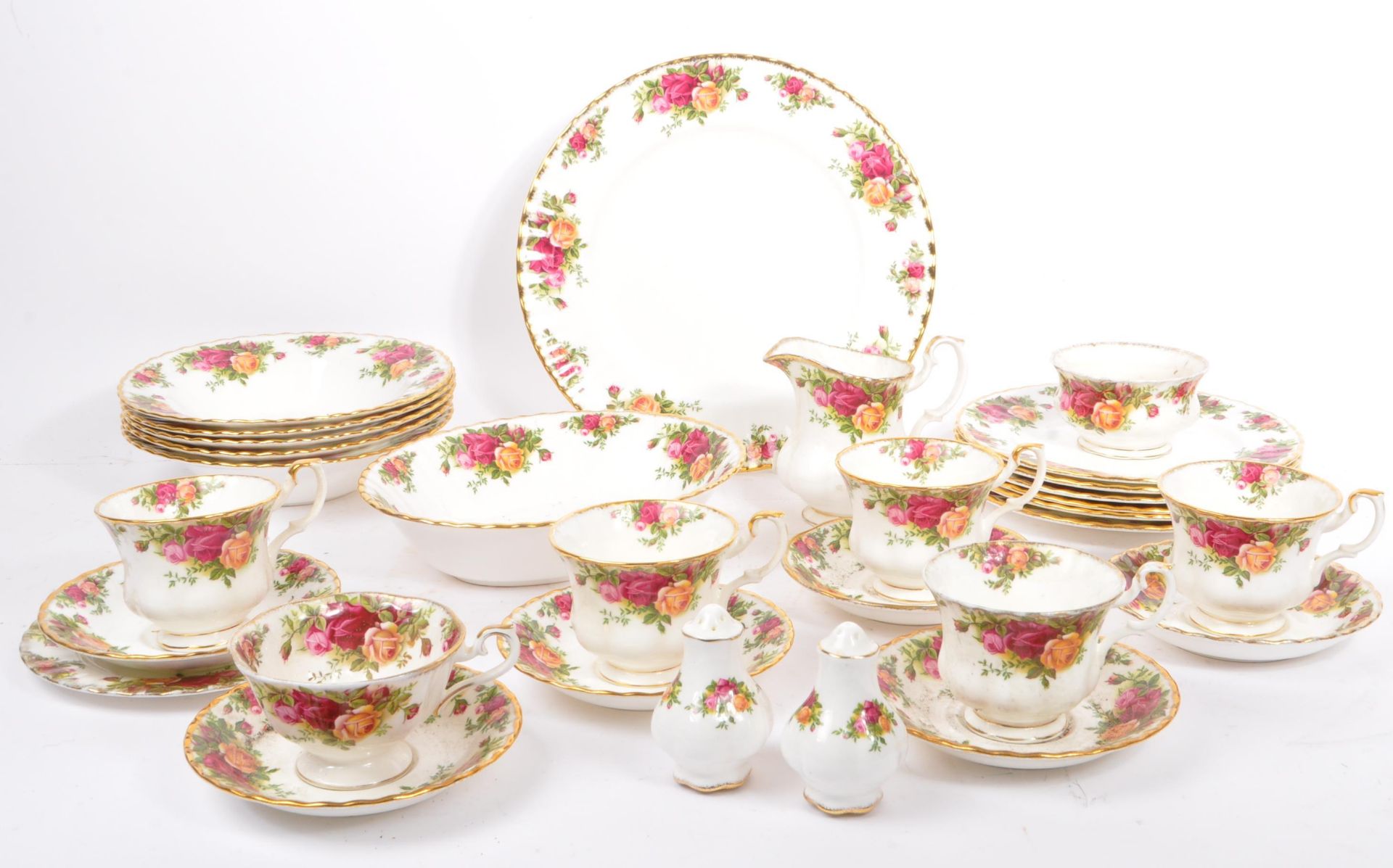 VINTAGE 20TH CENTURY ROYAL ALBERT PORCELAIN DINNER SET