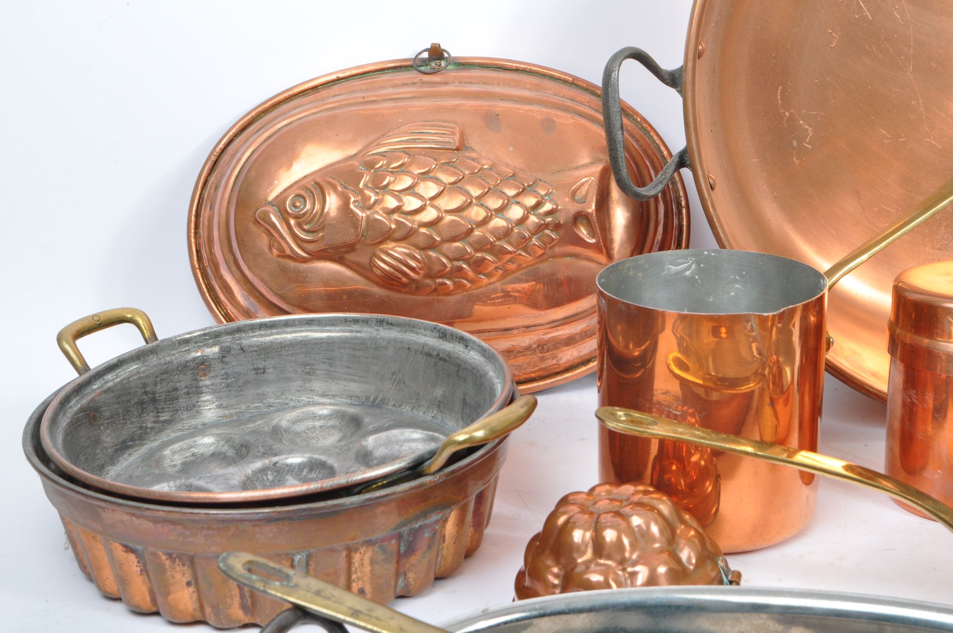 COLLECTION OF EARLY 20TH CENTURY COPPER & BRASS ITEMS - Image 2 of 7
