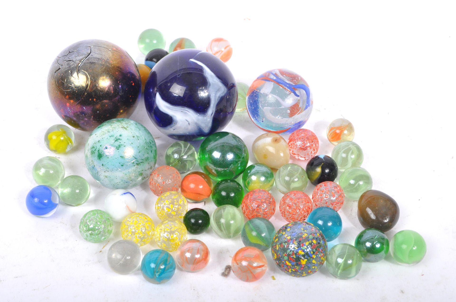 COLLECTION OF 20TH CENTURY GLASS MARBLES