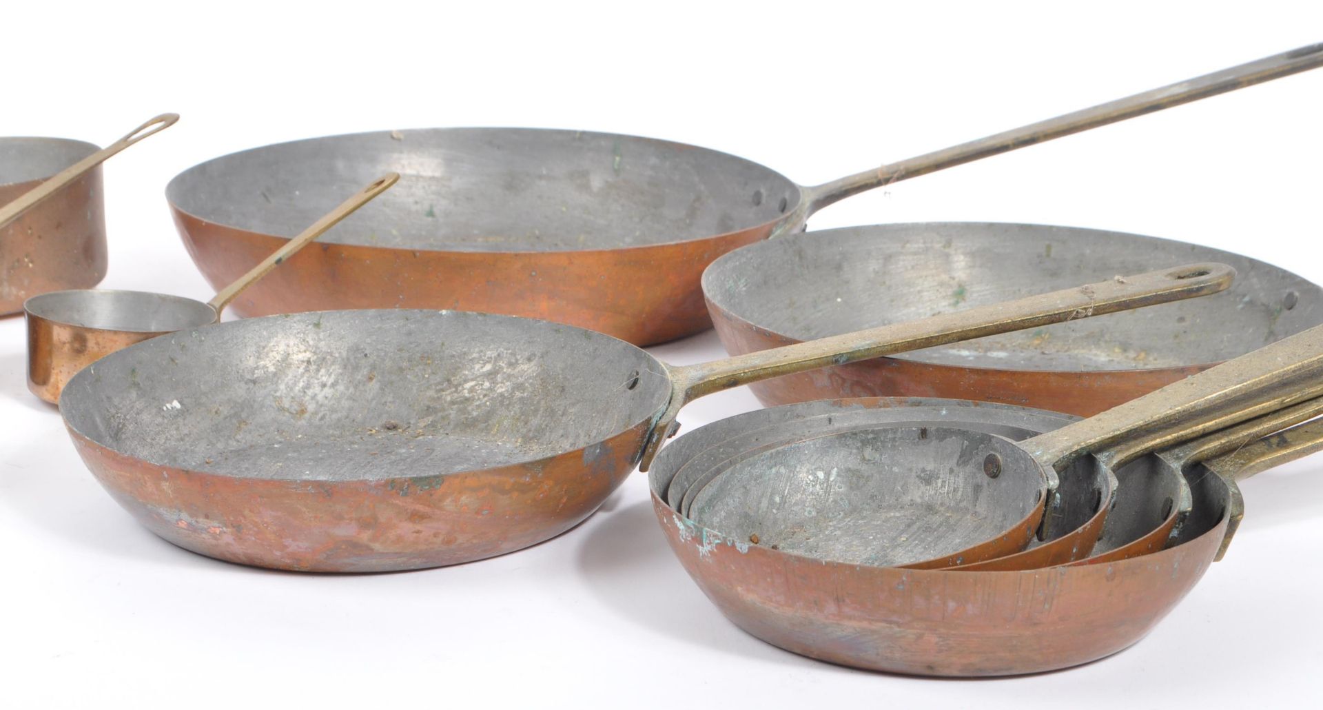 COLLECTION OF 19TH CENTURY VICTORIAN COPPER FRYING PANS - Image 2 of 7
