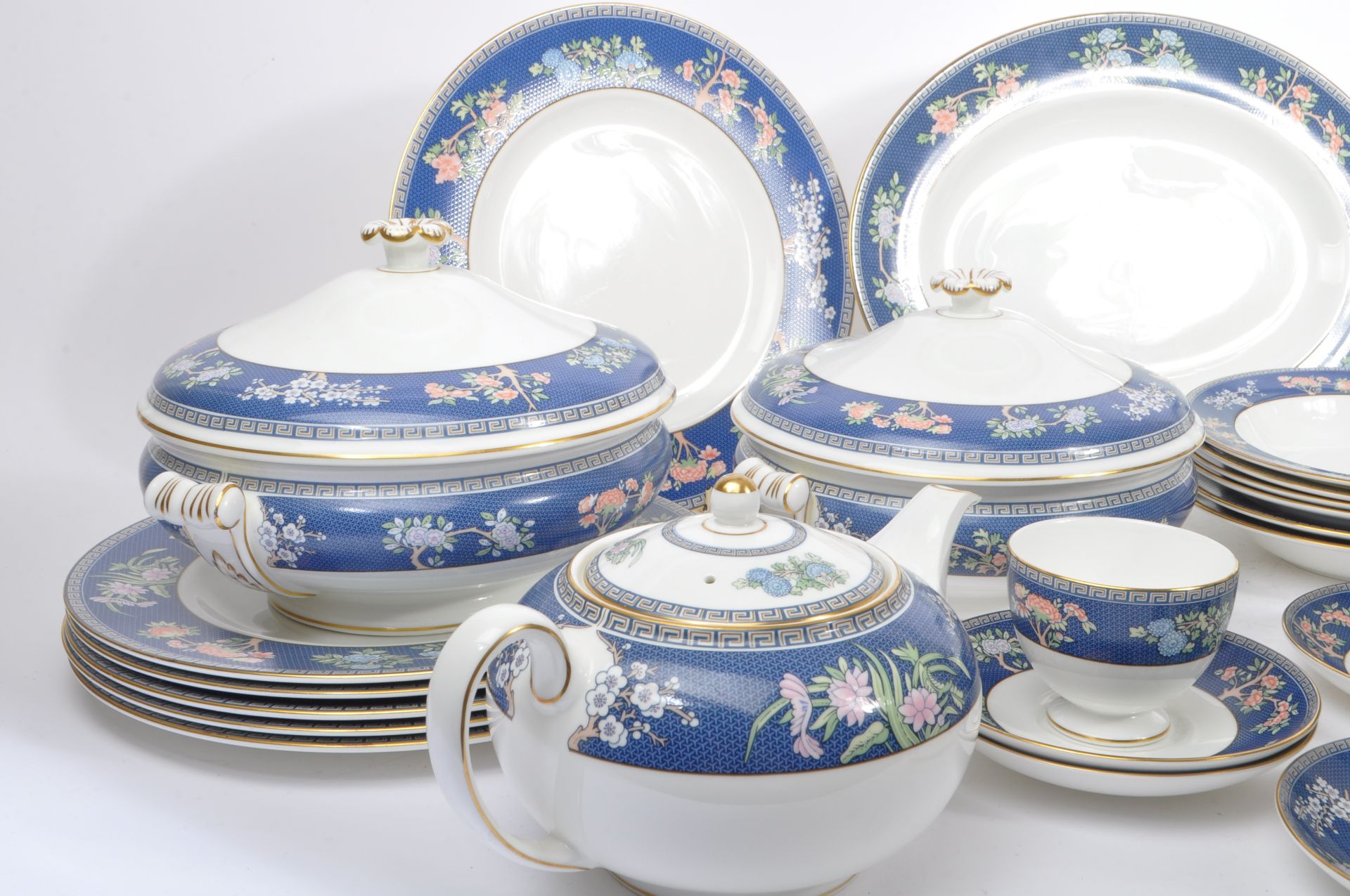 LARGE EXTENSIVE BLUE SIAM DINNER / TEA SERVICE BY WEDGWOOD - Bild 5 aus 13