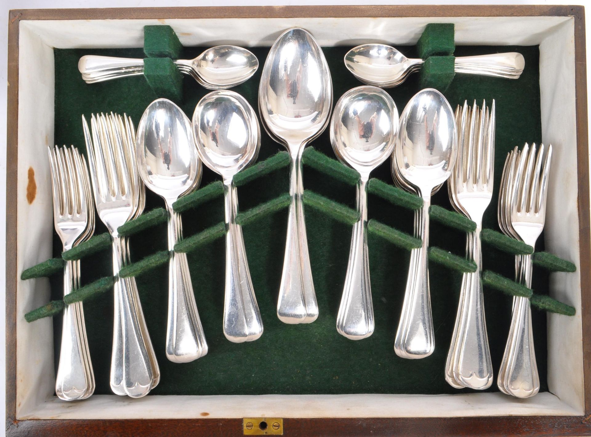 COLLECTION OF GEE & HOLMES STAINLESS STEEL CANTEEN OF CUTLERY - Image 6 of 10