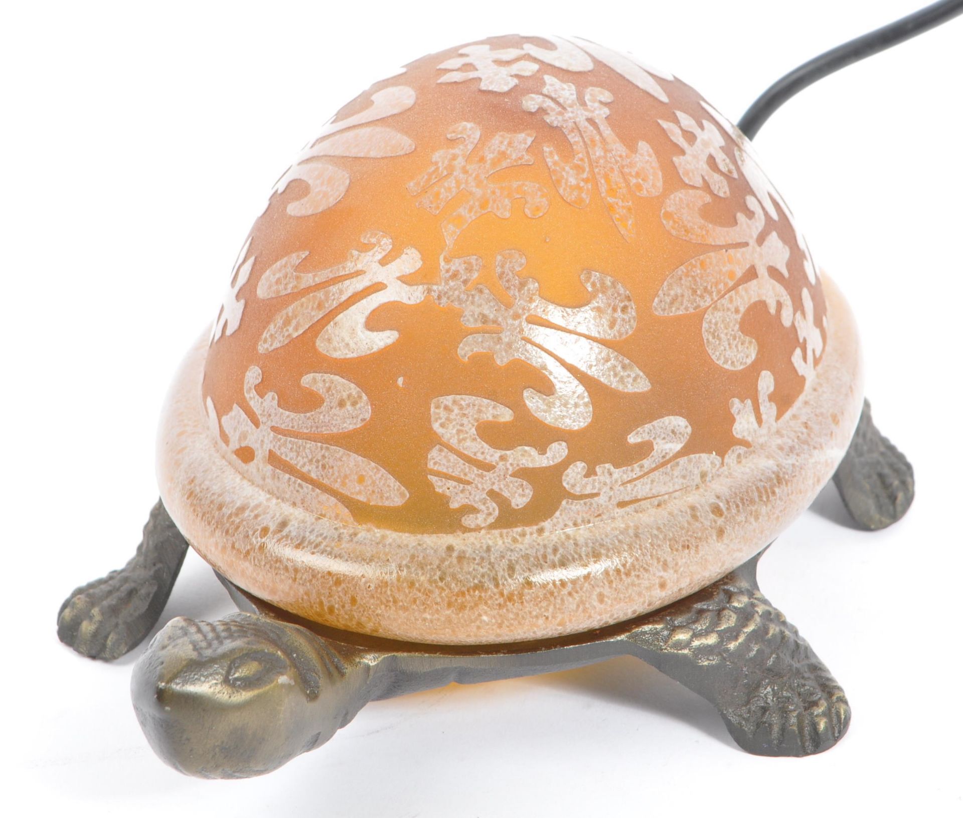 CONTEMPORARY REPRODUCTION TIFFANY STYLE TURTLE LAMP LIGHT - Image 5 of 7