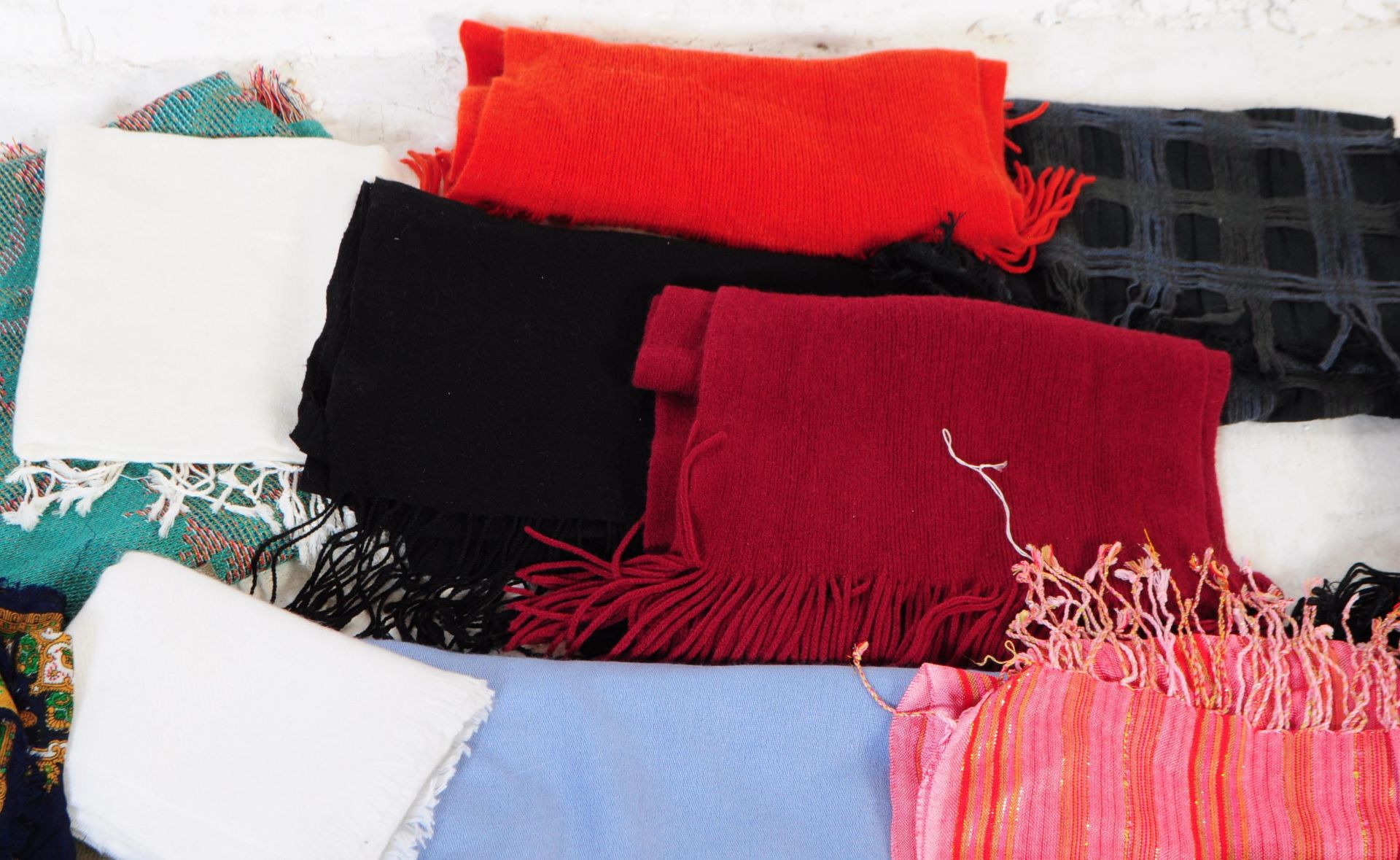 LARGE COLLECTION OF OVER THIRTY SCARVES & PASHMINAS - Image 5 of 8