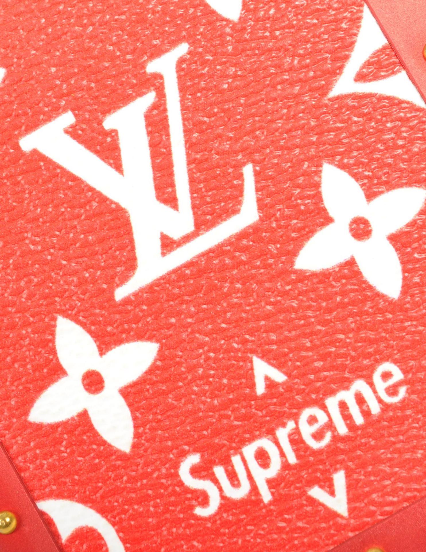 LOUIS VUITTON X SUPREME RED / GOLD IPHONE 7 CASE IN BOX - Image 5 of 7