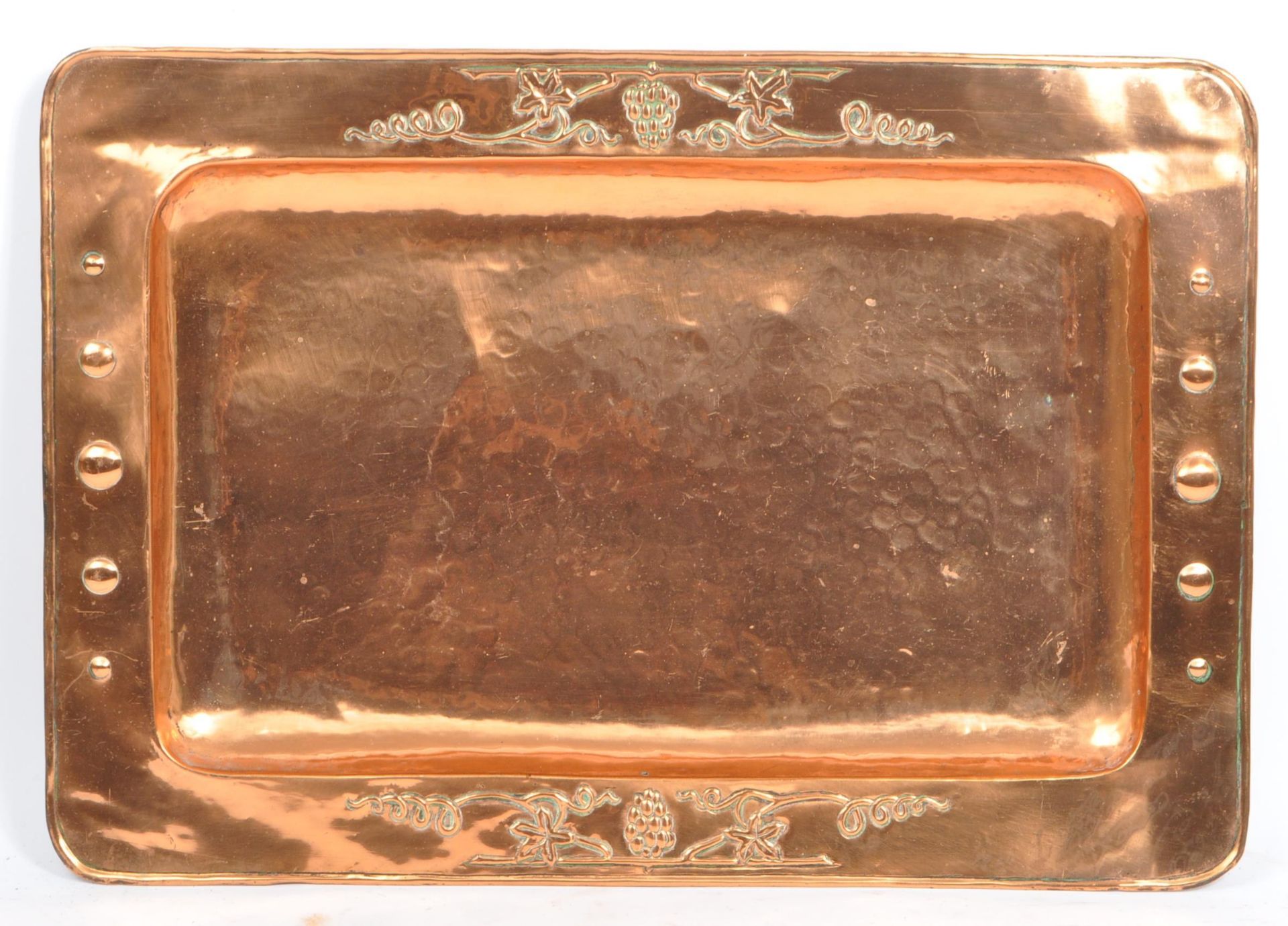 LATE 19TH CENTURY ARTS & CRAFTS HAMMERED COPPER TRAY
