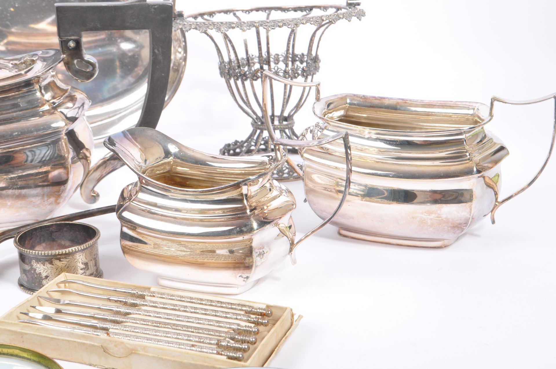 COLLECTION OF 20TH CENTURY SILVER PLATE ITEMS - Image 7 of 14