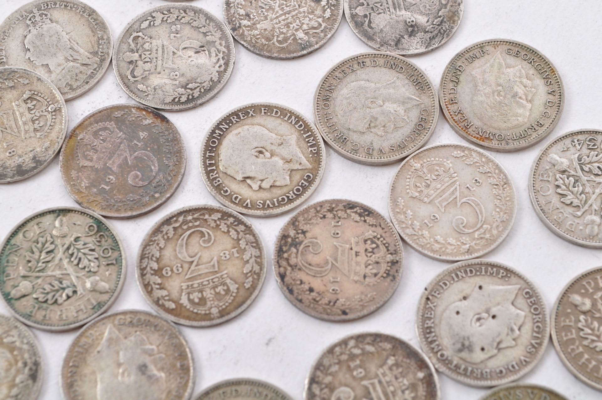 COLLECTION OF 19TH AND 20TH CENTURY SILVER THREE PENCE COINS - Image 6 of 9