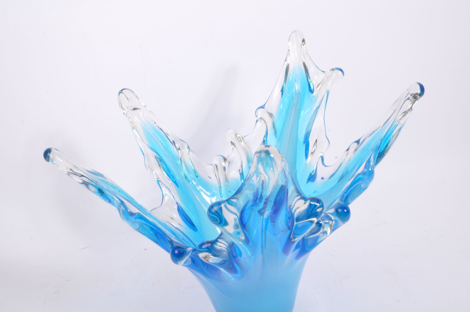 RETRO MID 20TH CENTURY BLUE STUDIO ART GLASS BOWL - Image 4 of 6