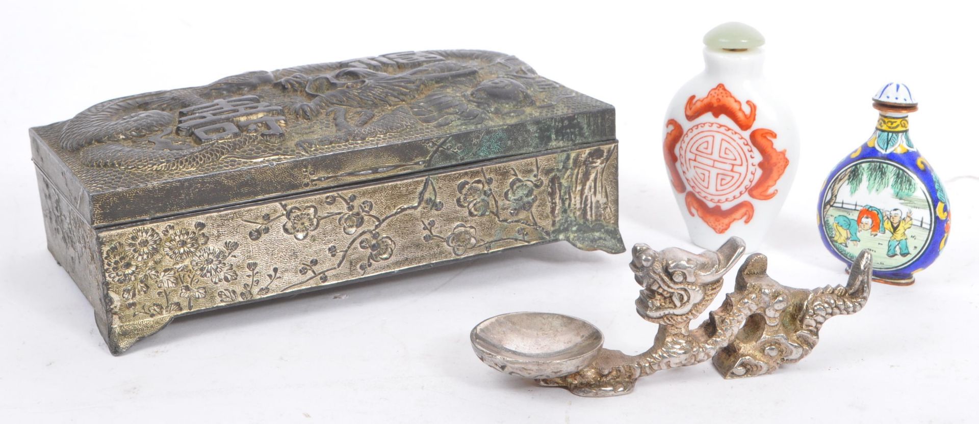 COLLECTION OF VINTAGE 20TH CENTURY CHINESE CURIOS