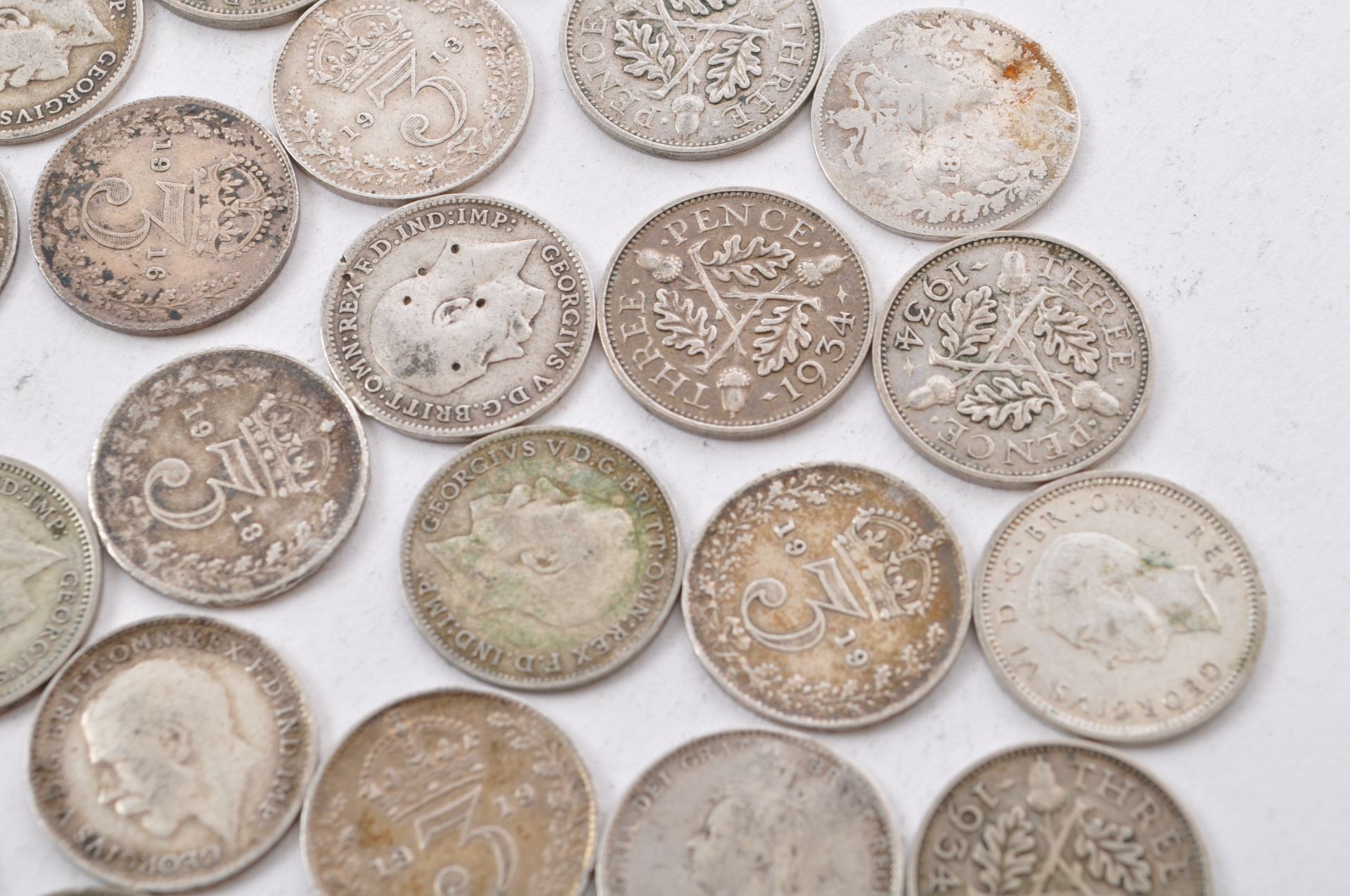 COLLECTION OF 19TH AND 20TH CENTURY SILVER THREE PENCE COINS - Image 7 of 9