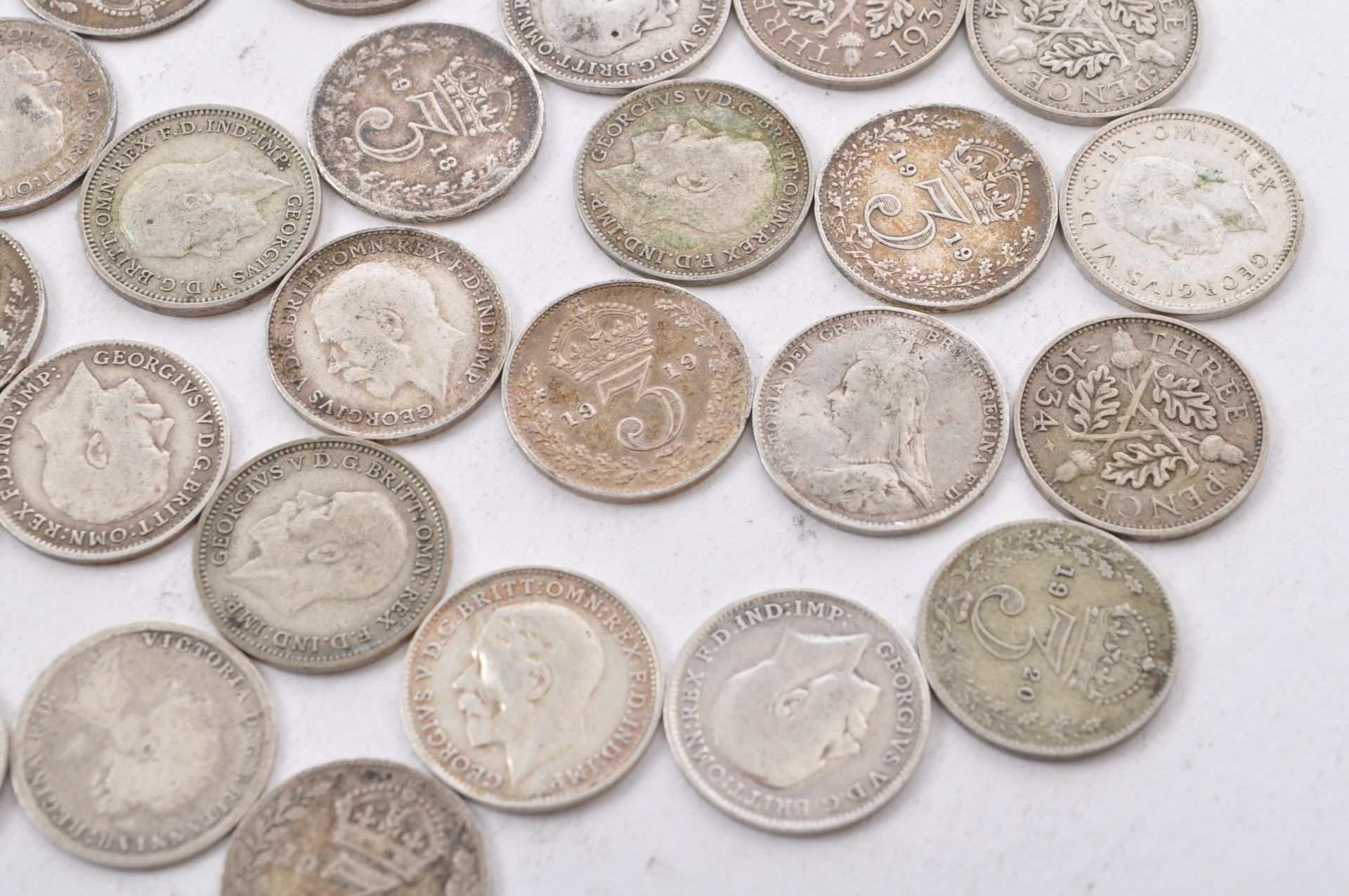 COLLECTION OF 19TH AND 20TH CENTURY SILVER THREE PENCE COINS - Image 8 of 9