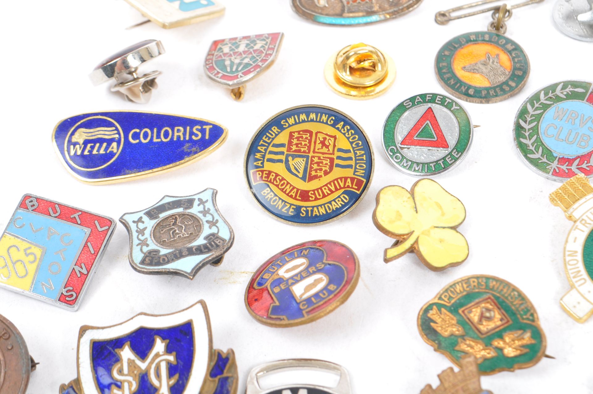 COLLECTION OF VINTAGE 20TH CENTURY ENAMELLED BADGES - Image 4 of 10