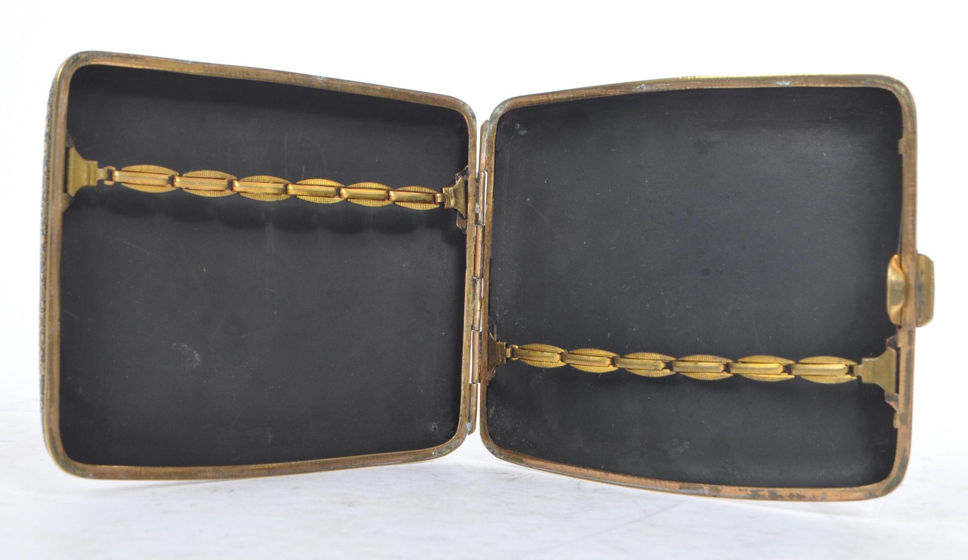 1940S VINTAGE BRASS CHINESE CIGARETTE CASE - Image 5 of 8