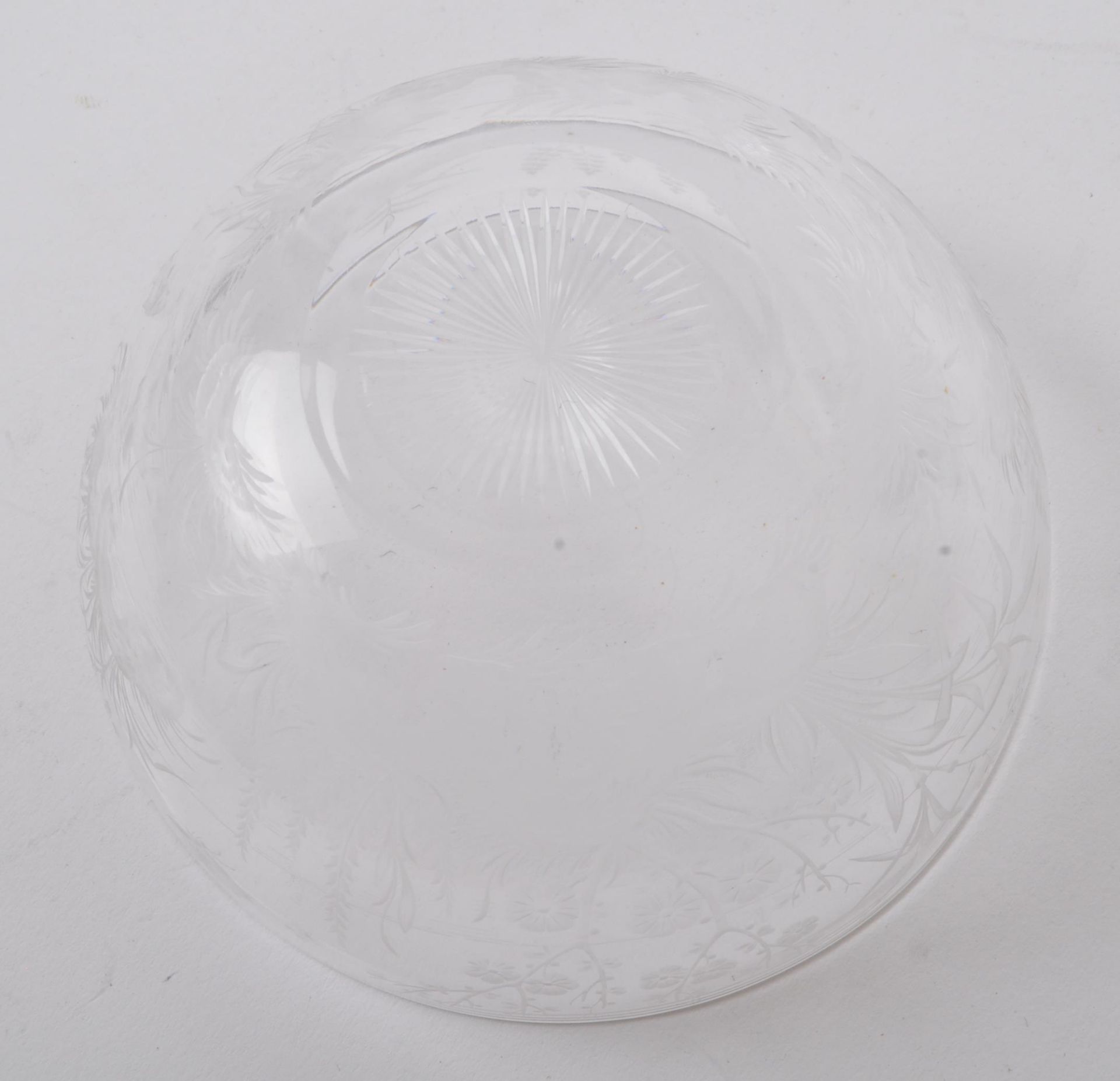 EARLY 20TH CENTURY ETCHED CHINOISERIE GLASS DISH - Image 6 of 6
