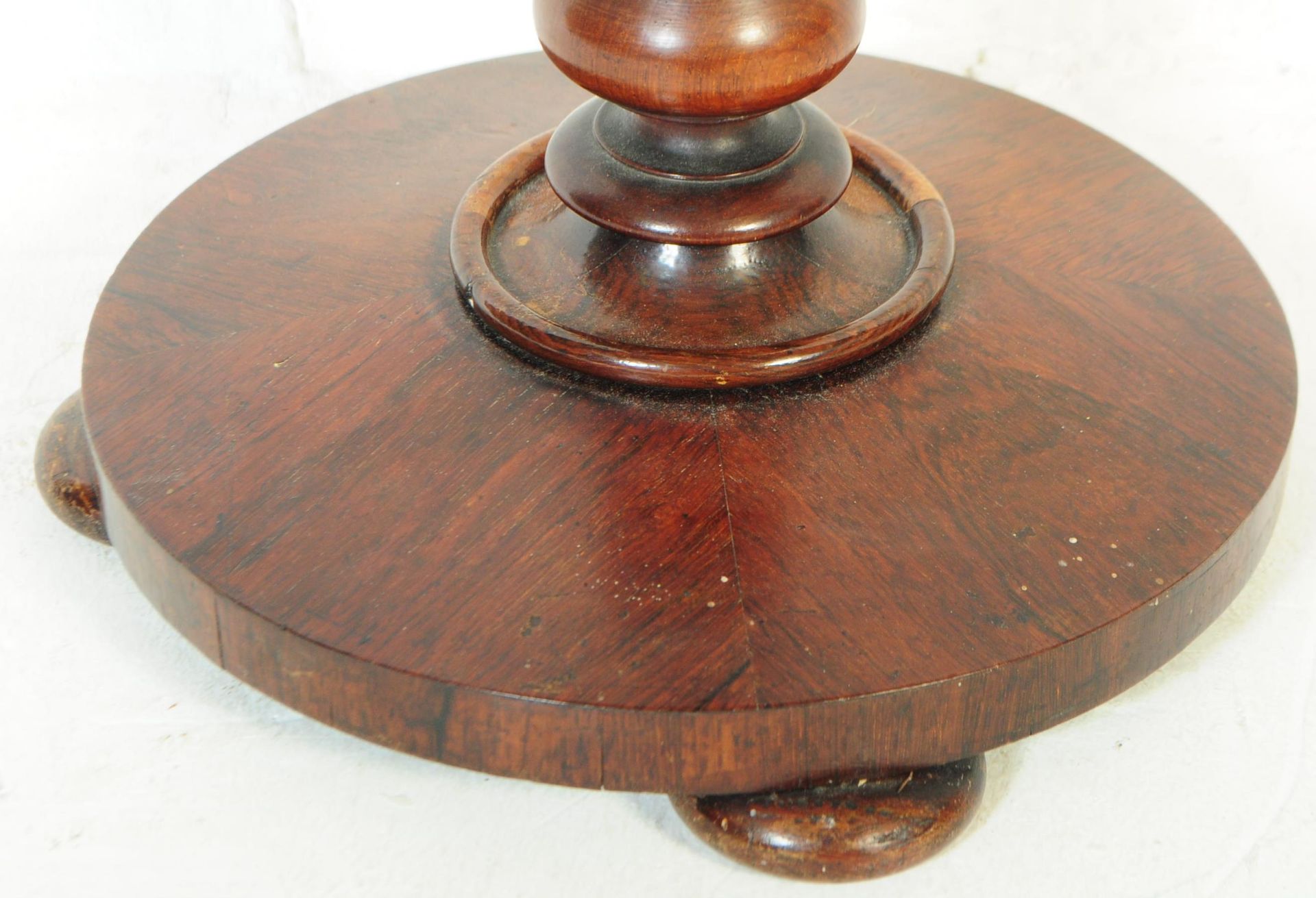 19TH CENTURY HIGH VICTORIAN ROSEWOOD POLE SCREEN - Image 5 of 6