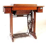 EARLY 20TH CENTURY OAK SINGER SEWING MACHINE