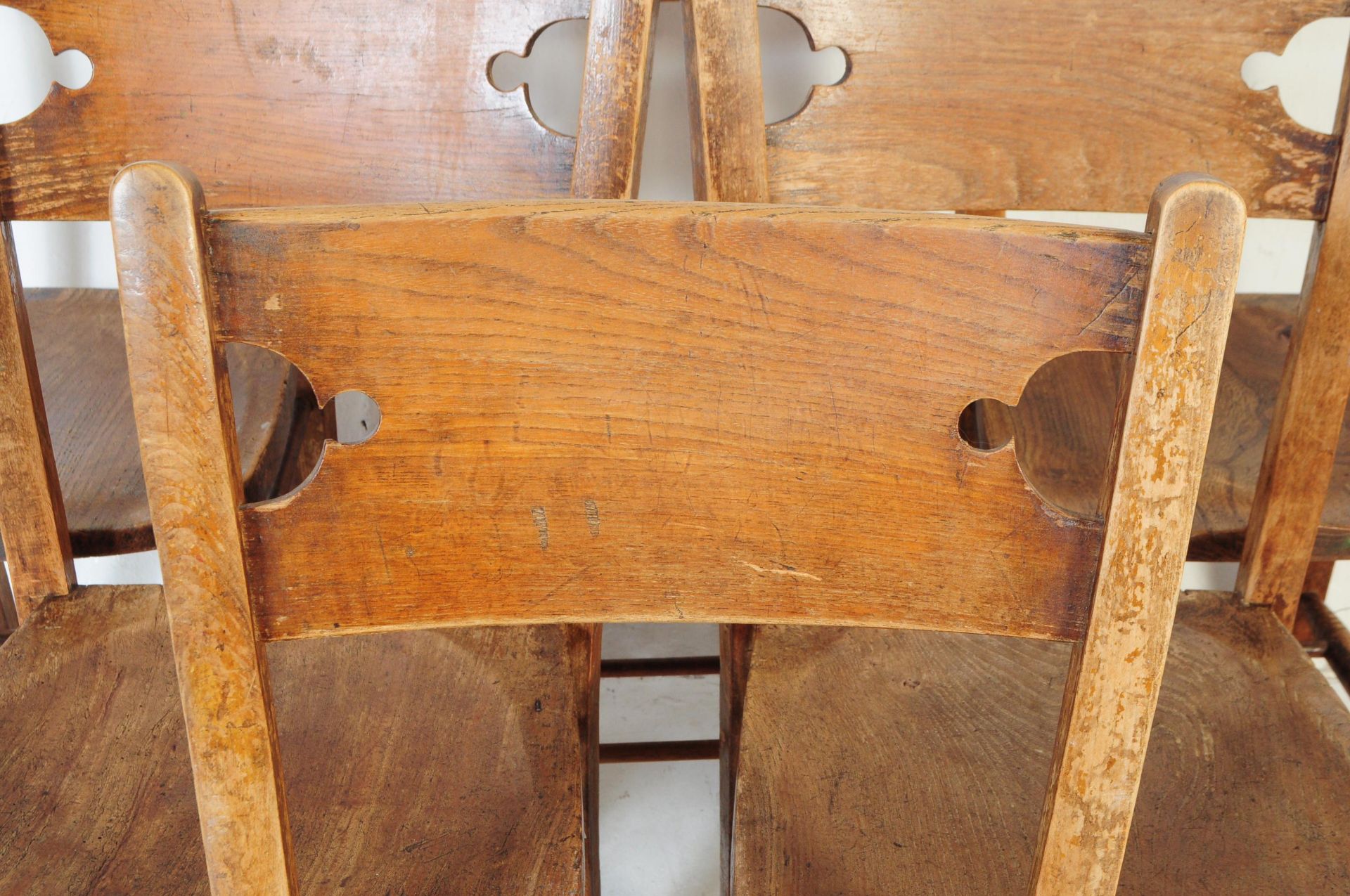 SET OF SIX EARLY 20TH CENTURY OAK CHURCH CHAIRS - Image 3 of 5