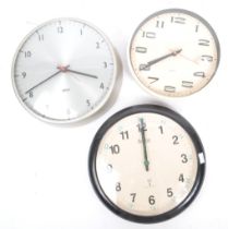 GROUP OF THREE RETRO WALL MOUNTED GENTS & METAMEC CLOCKS