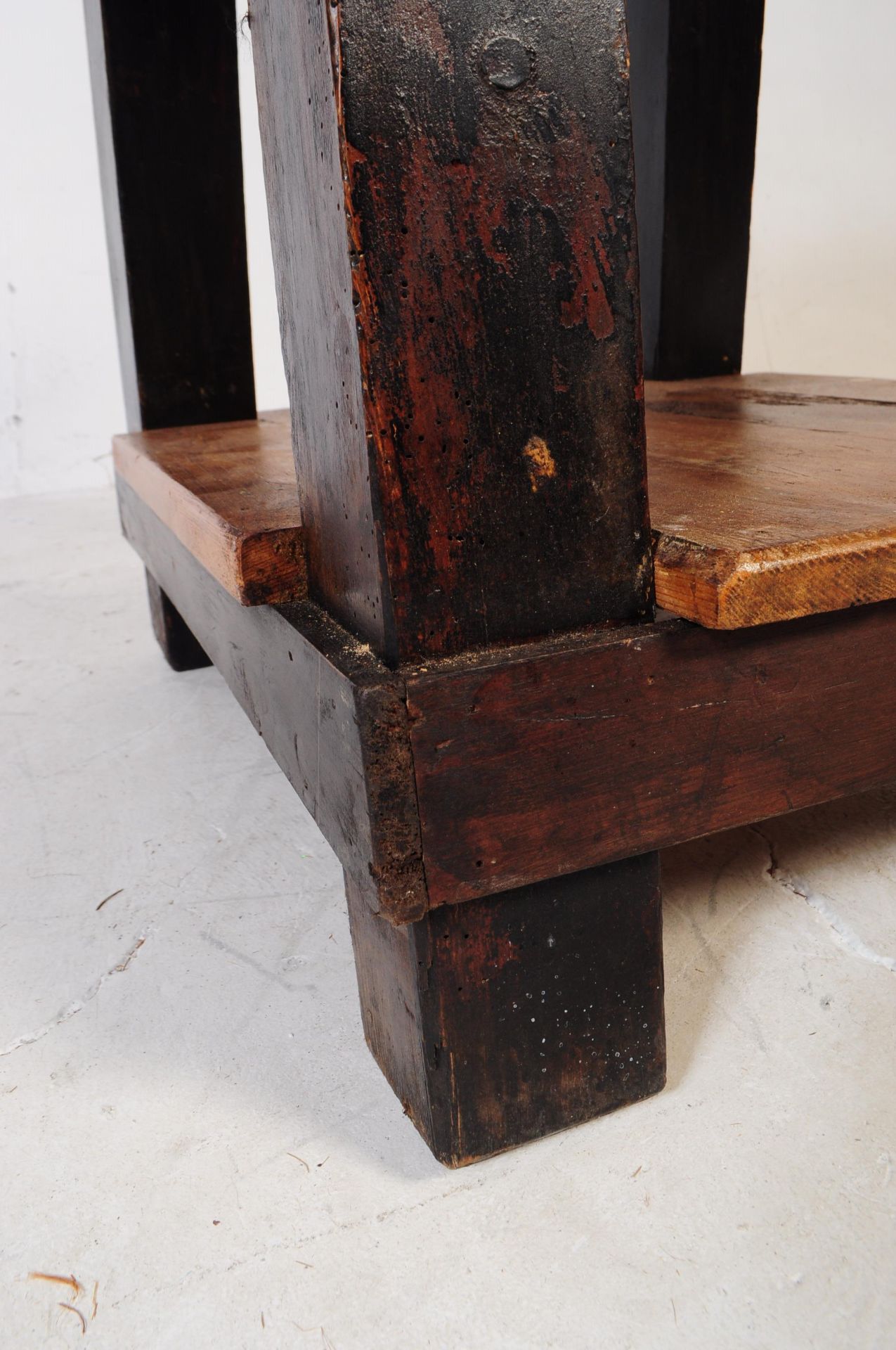 19TH CENTURY PINE BUTCHERS BLOCK WITH LATER LEGS - Image 3 of 3