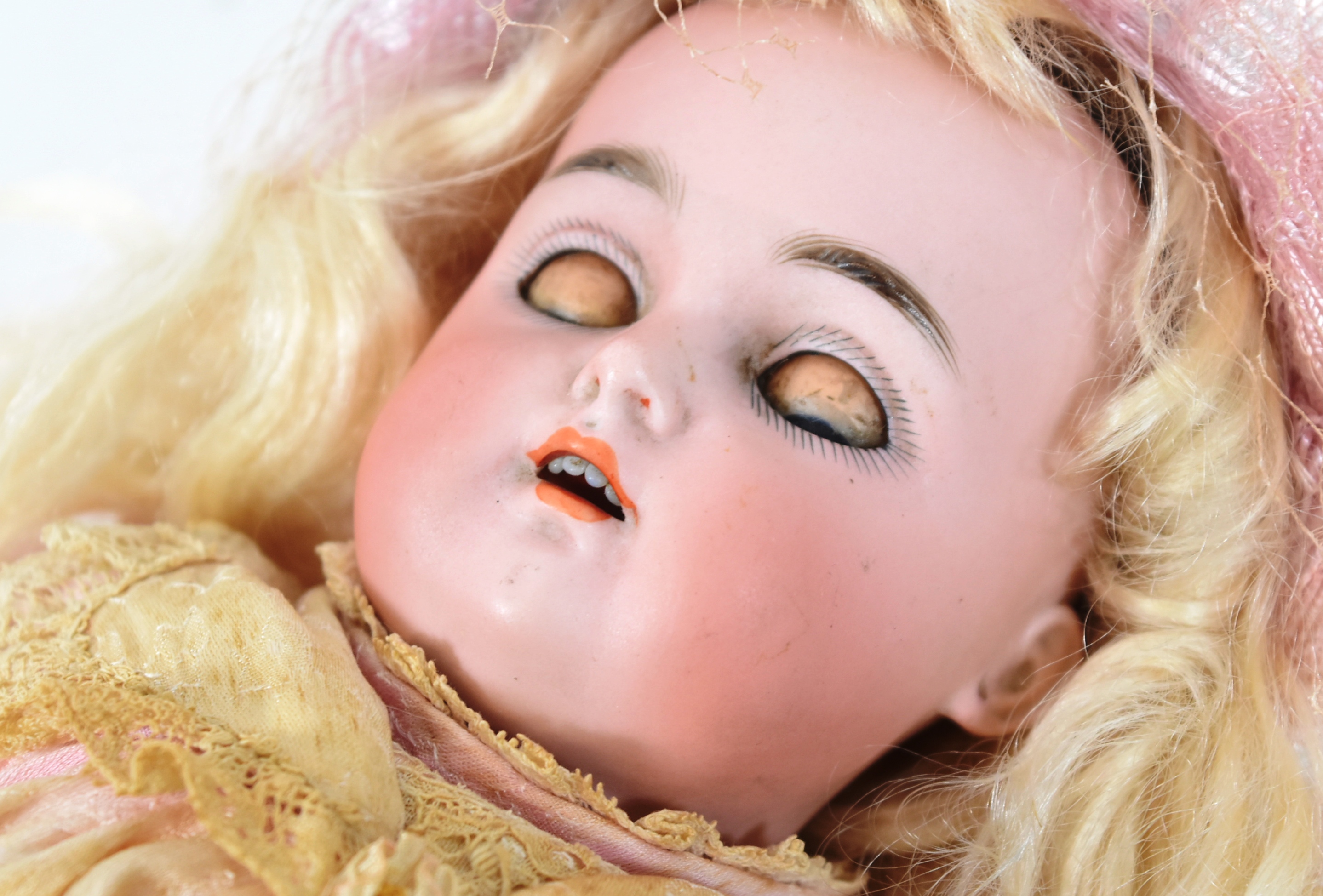 EARLY 20TH CENTURY GERMAN SIMON & HALBIG BISQUE HEADED DOLL - Image 5 of 7