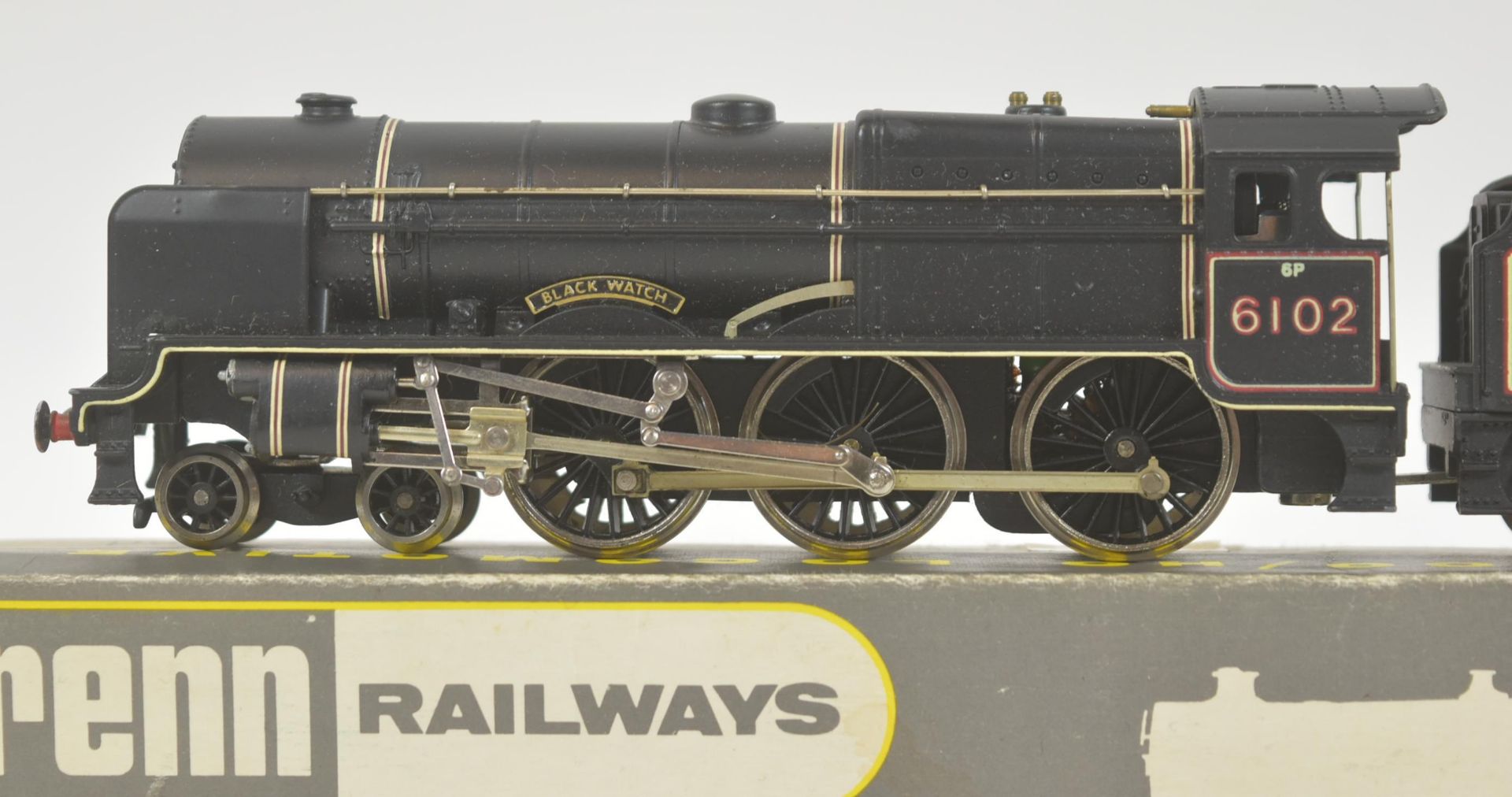 MODEL RAILWAY - WRENN OO GAUGE CARDIFF CASTLE LOCOMOTIVE - Image 2 of 5