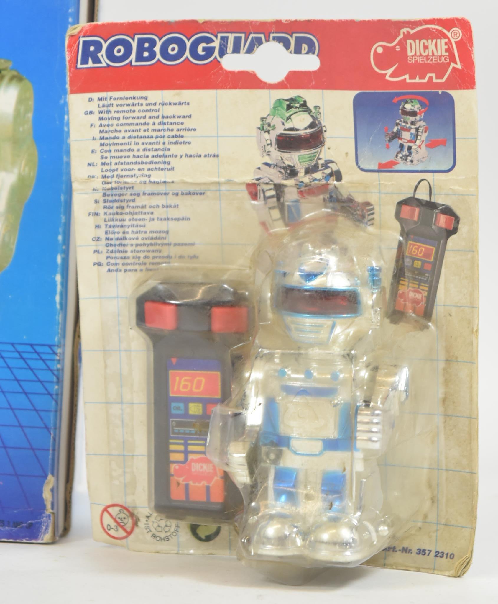 ROBOTS - COLLECTION OF VINTAGE BATTERY OPERATED ROBOTS - Image 5 of 5